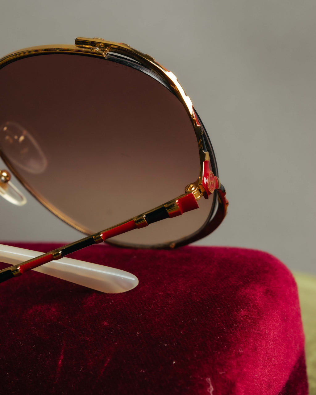 “GUCCI” 2017-2022 Striped rim oversized sunglasses