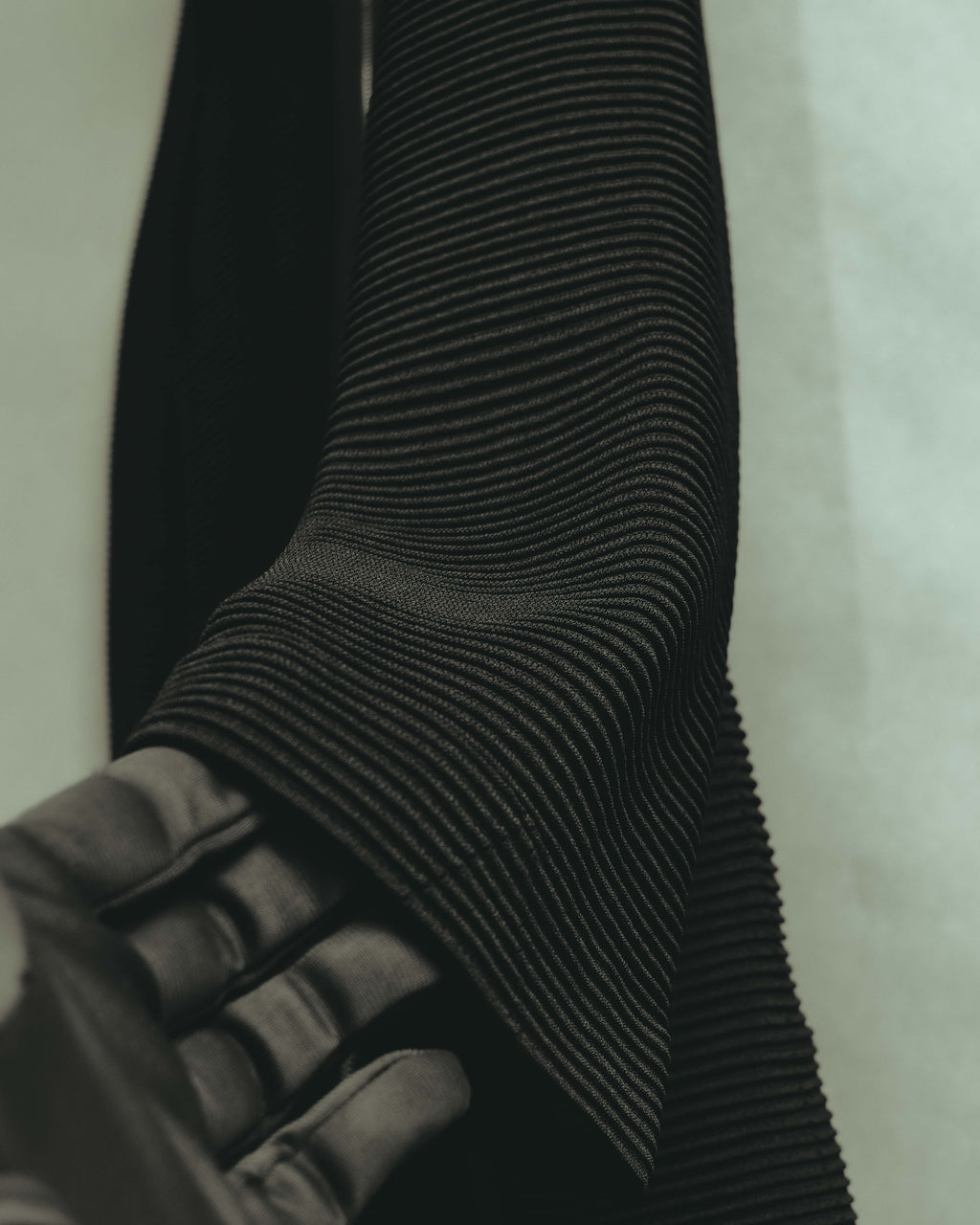"Giorgio Armani" 10's Sleek zip up knit jacket