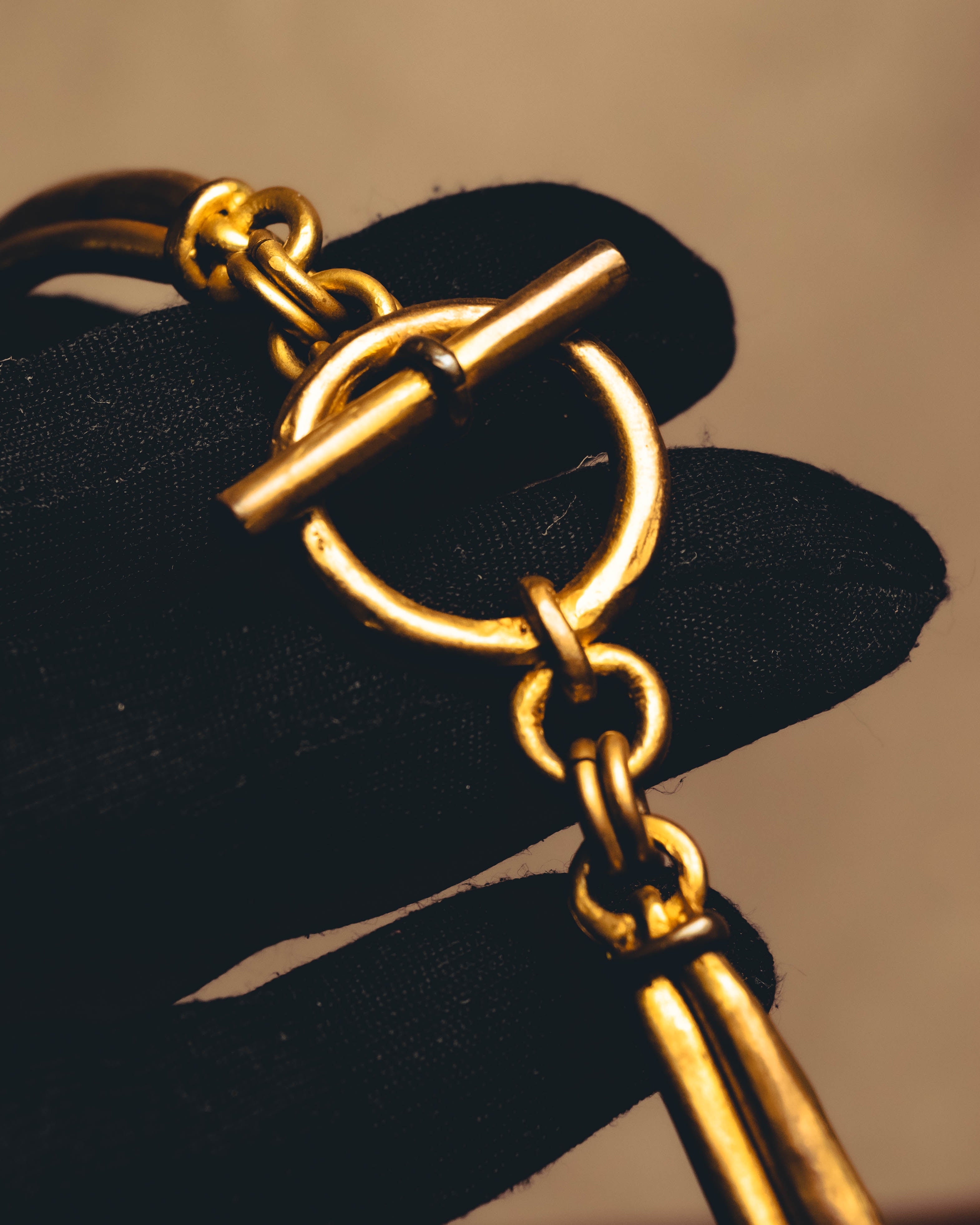 -SPECIAL- "Hermès" 80's-00's Sculptural gold tone choker necklace