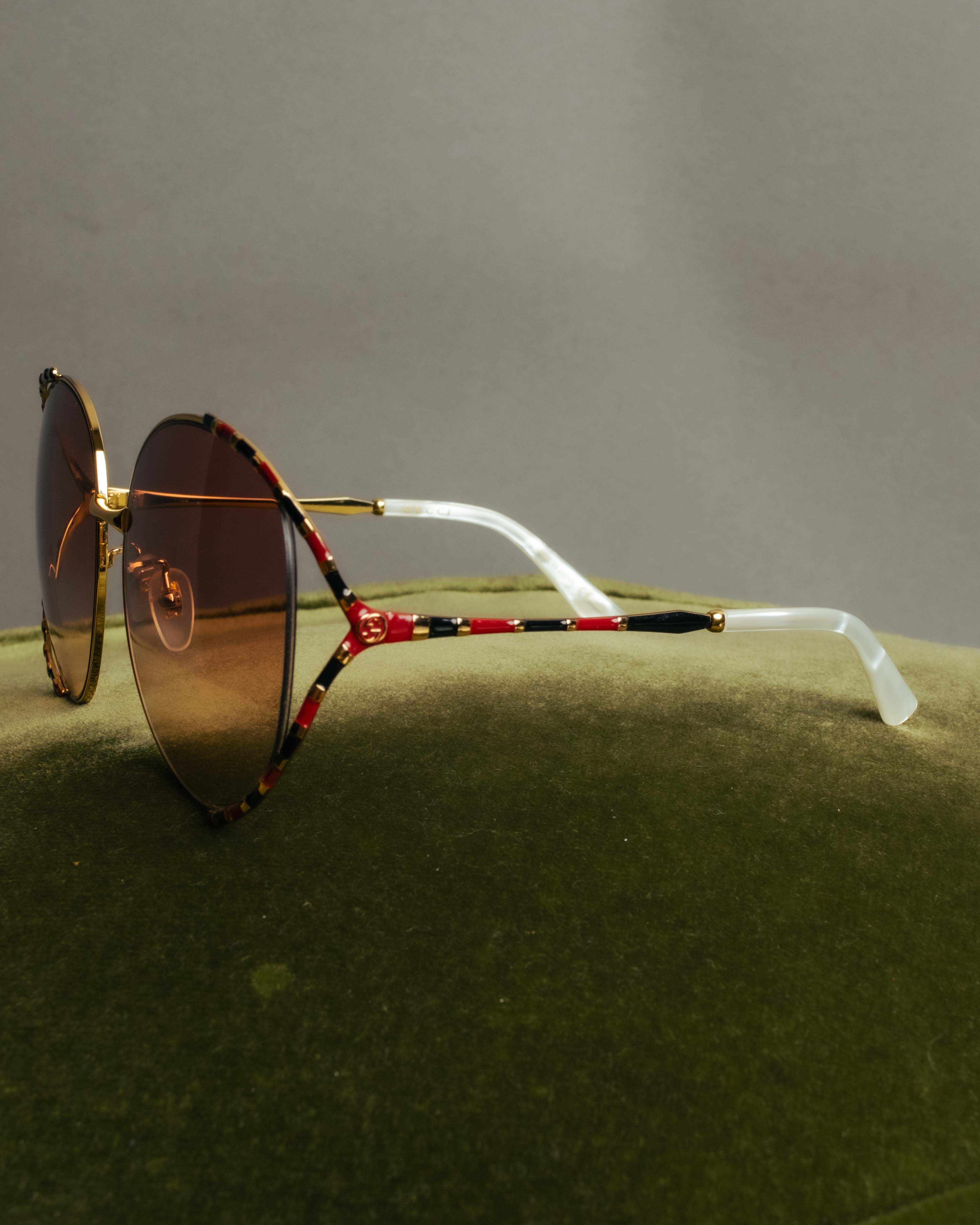 “GUCCI” 2017-2022 Striped rim oversized sunglasses