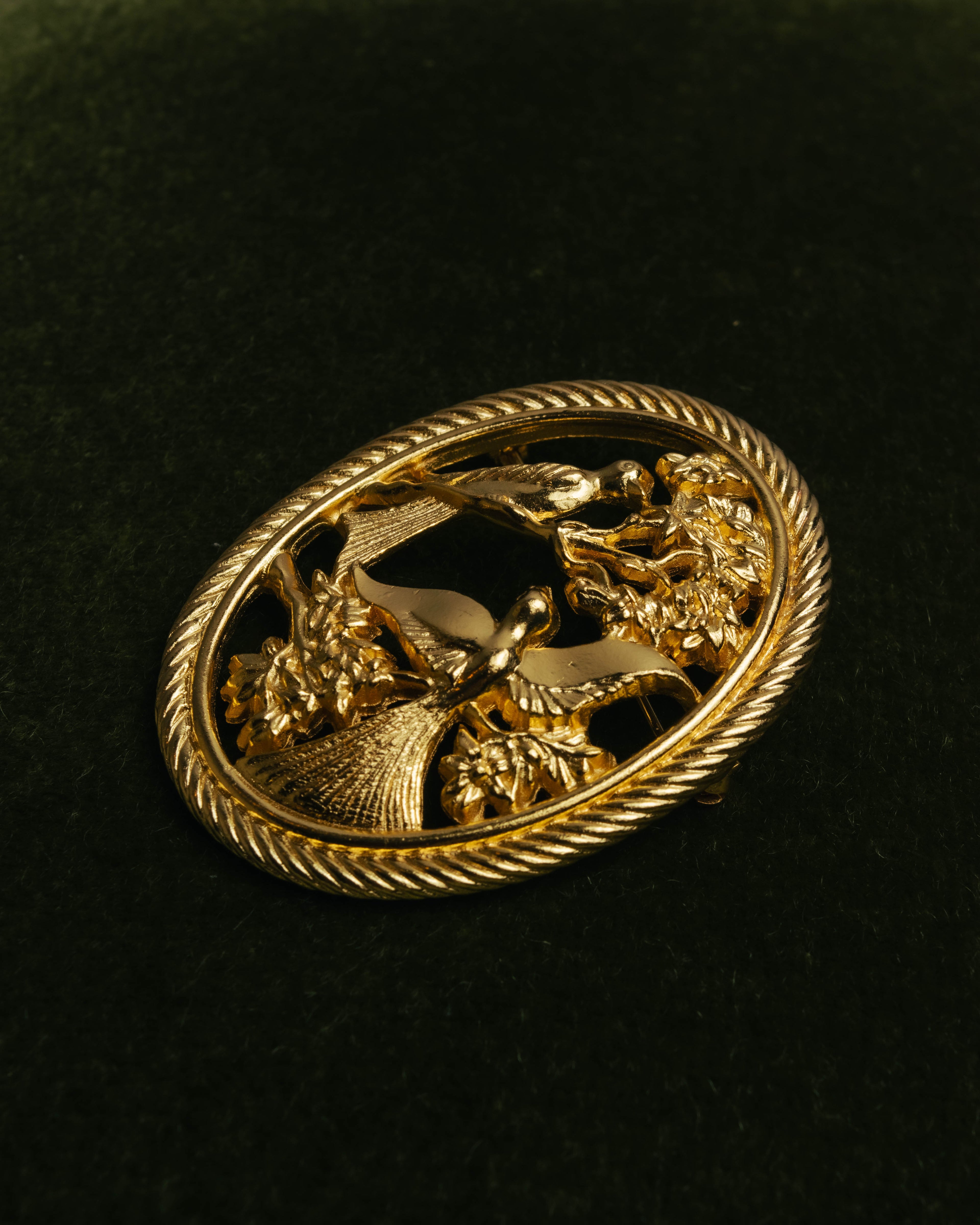 "SANDOR" 40's-70's Gold tone bird motif brooch