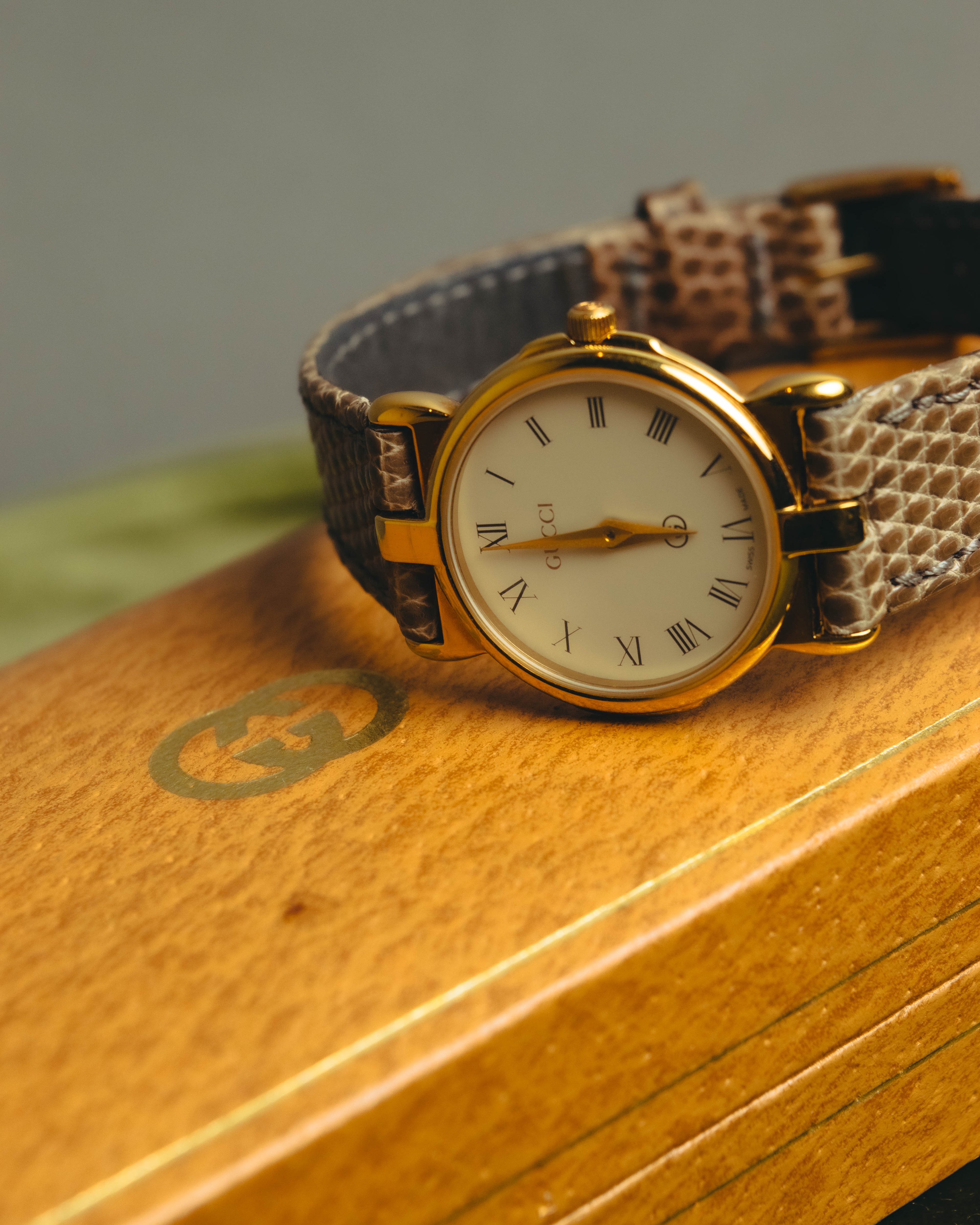 "GUCCI" 80's-90's Classic leather strap wristwatch