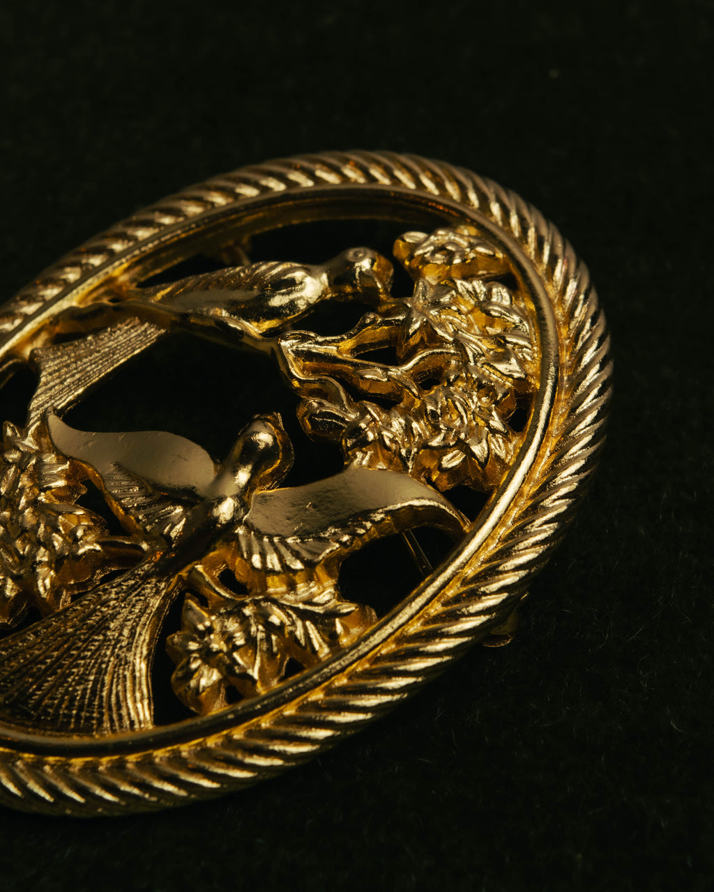 "SANDOR" 40's-70's Gold tone bird motif brooch