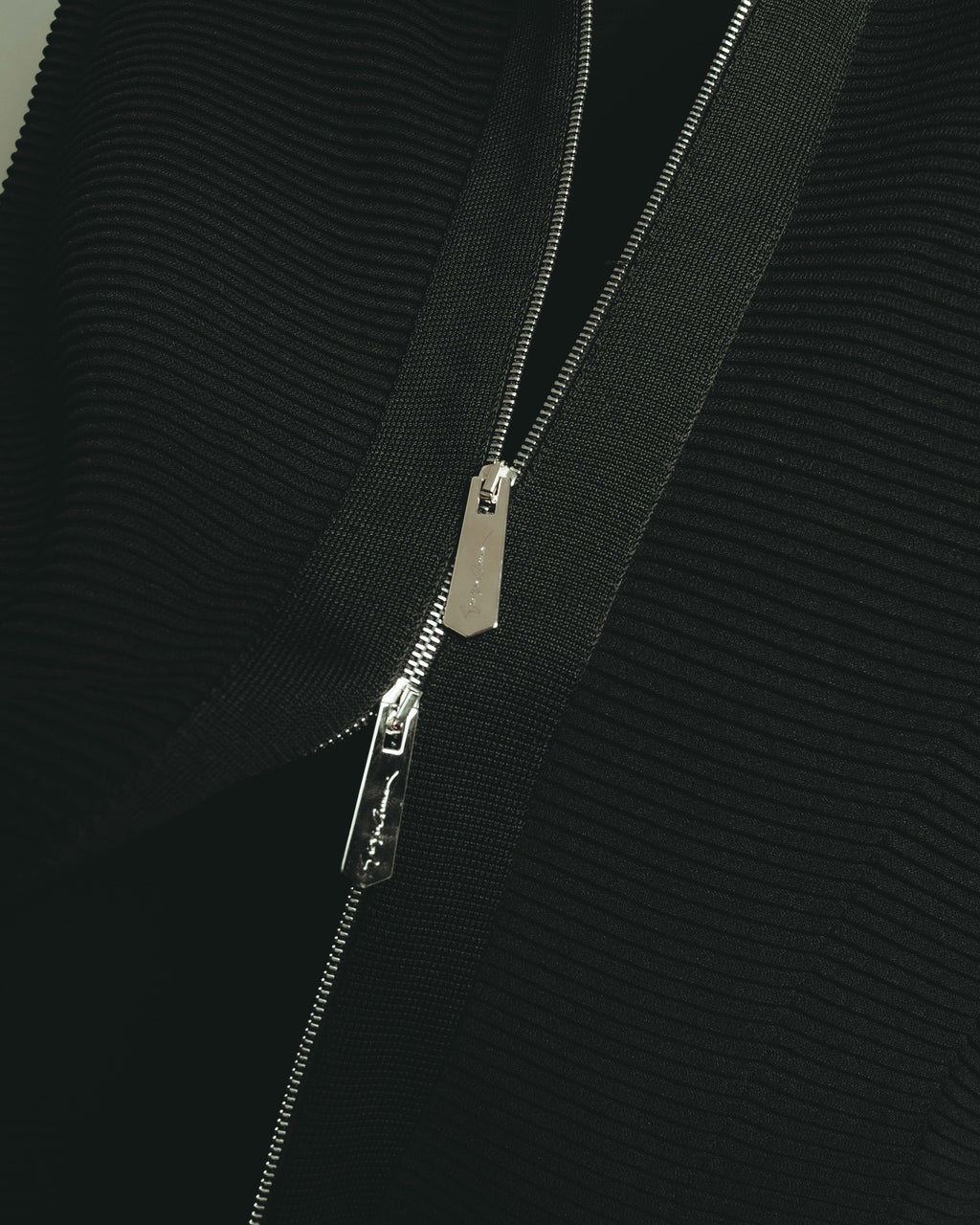 "Giorgio Armani" 10's Sleek zip up knit jacket