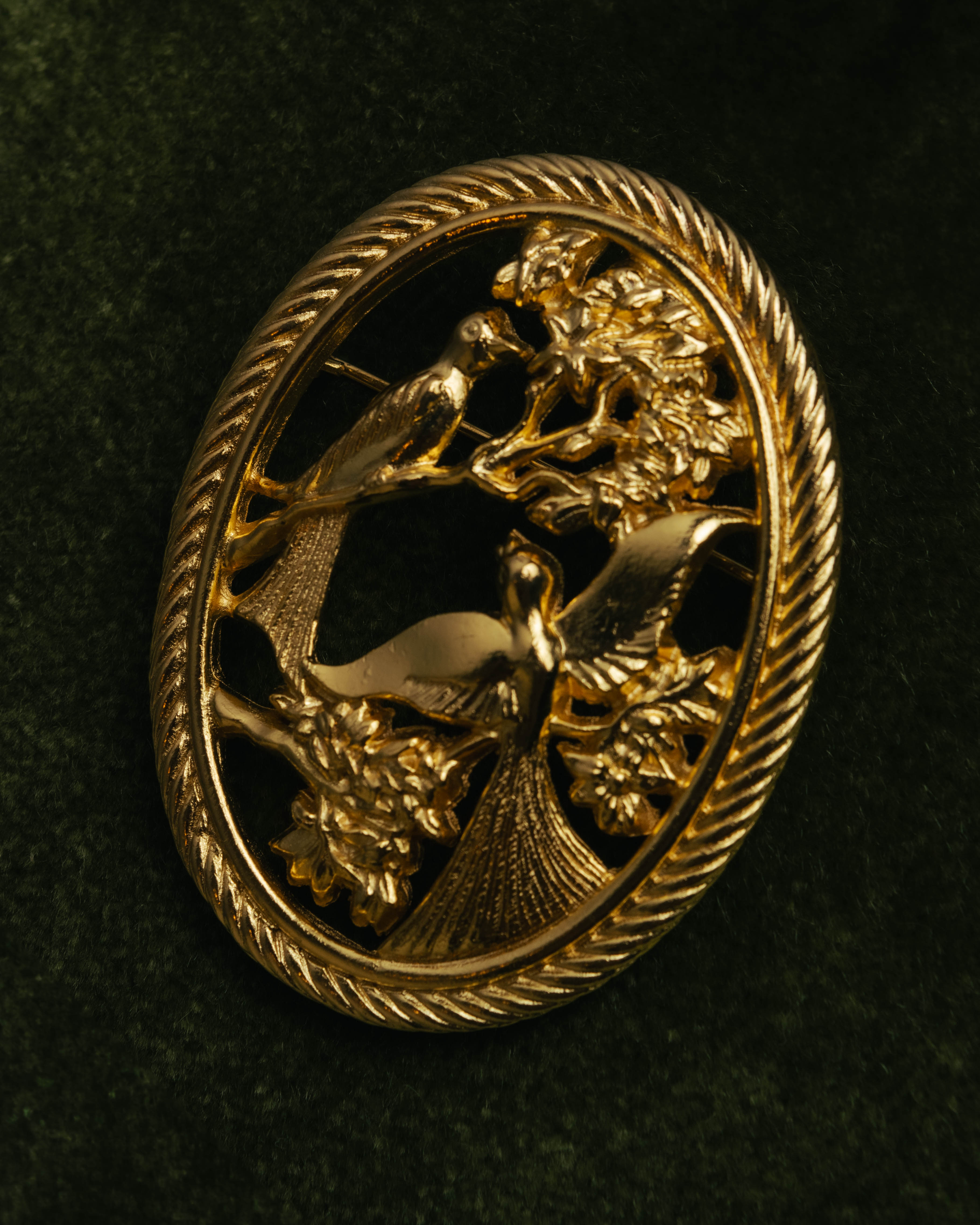 "SANDOR" 40's-70's Gold tone bird motif brooch