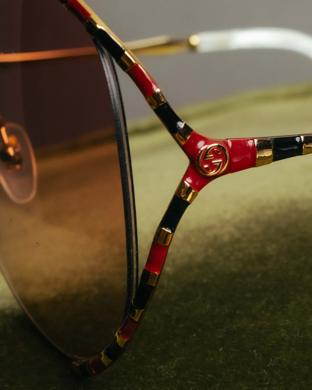 “GUCCI” 2017-2022 Striped rim oversized sunglasses