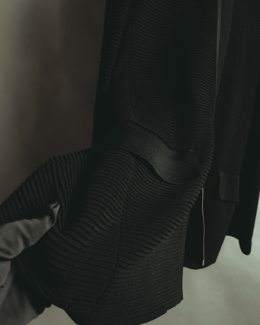 "Giorgio Armani" 10's Sleek zip up knit jacket