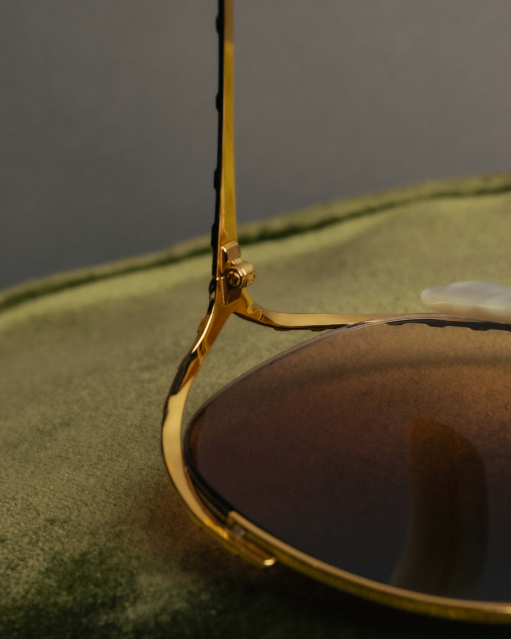 “GUCCI” 2017-2022 Striped rim oversized sunglasses
