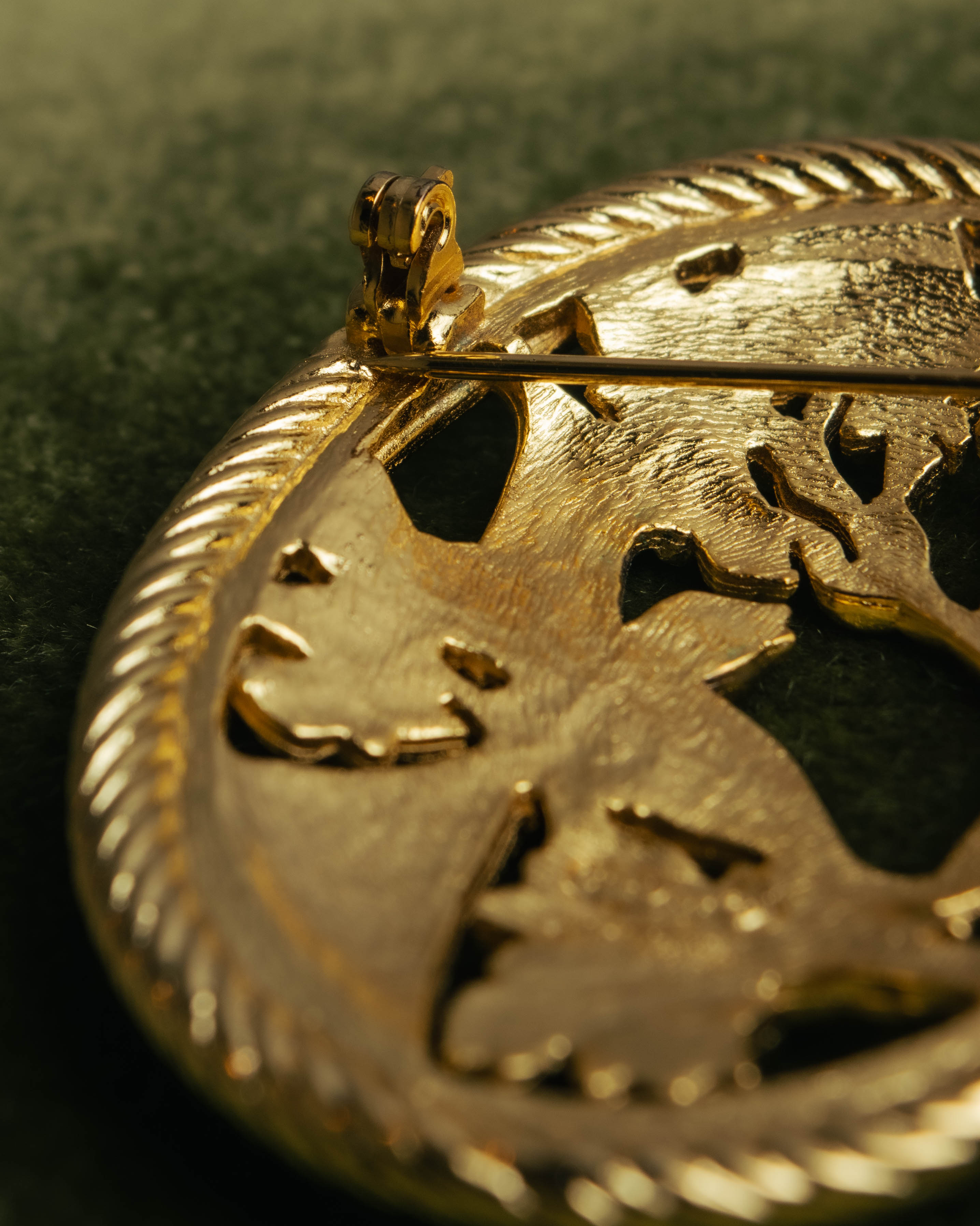 "SANDOR" 40's-70's Gold tone bird motif brooch