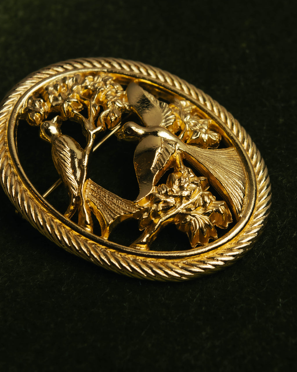 "SANDOR" 40's-70's Gold tone bird motif brooch