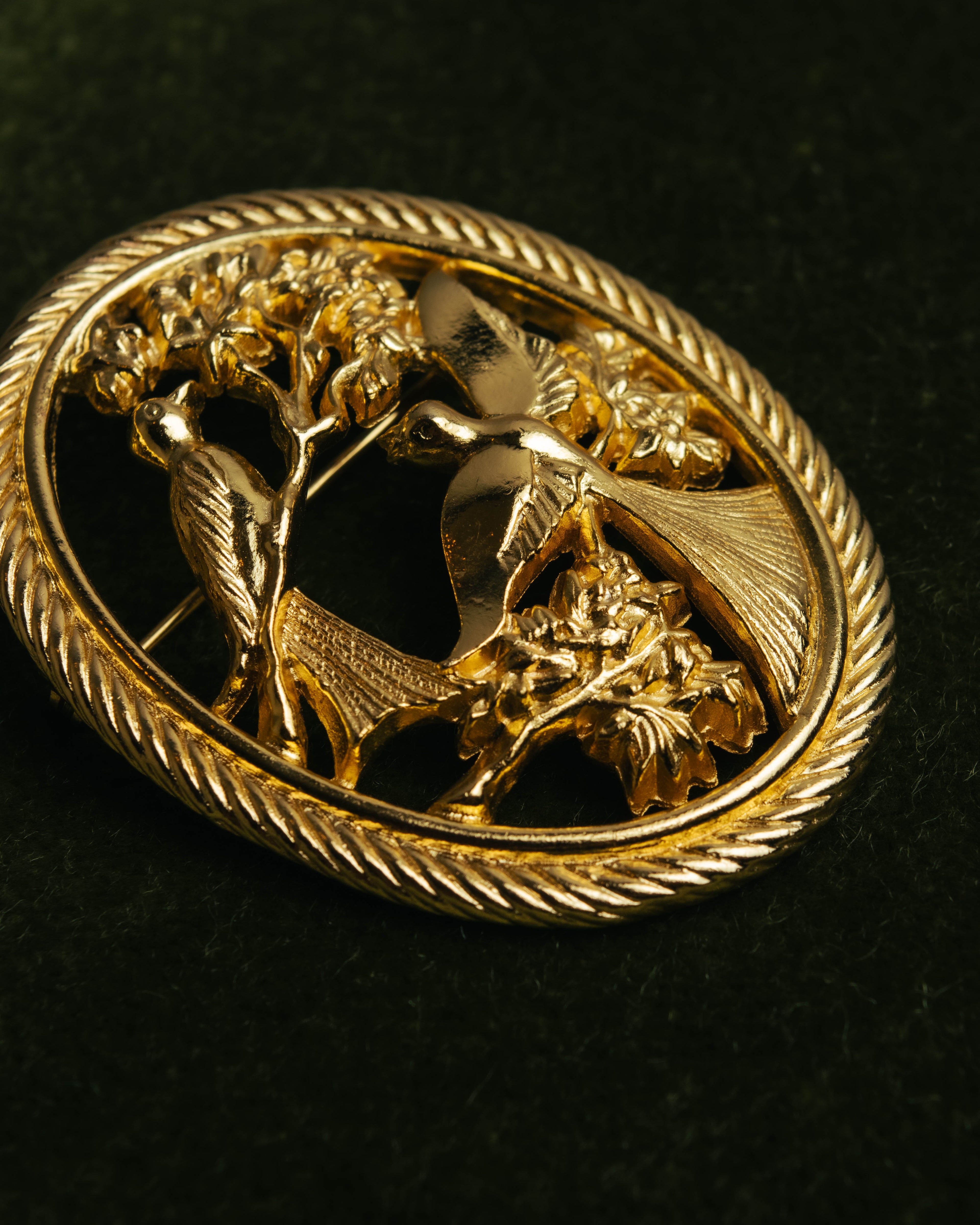 "SANDOR" 40's-70's Gold tone bird motif brooch