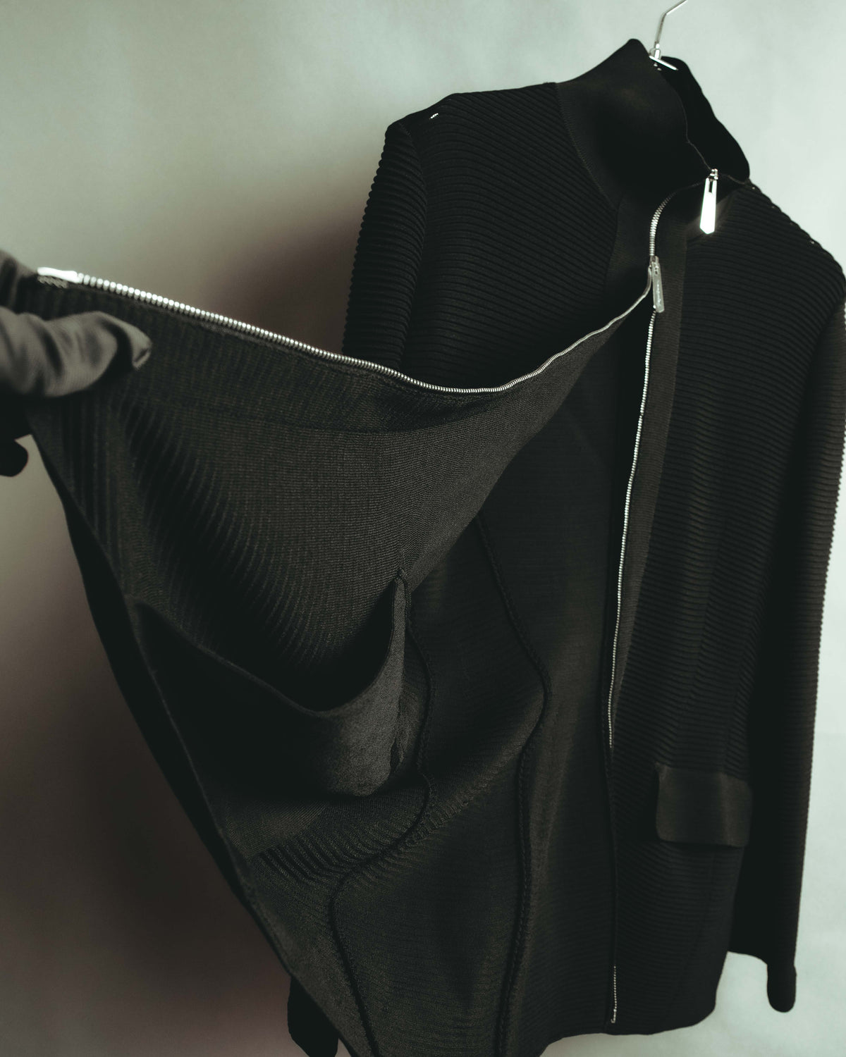 "Giorgio Armani" 10's Sleek zip up knit jacket