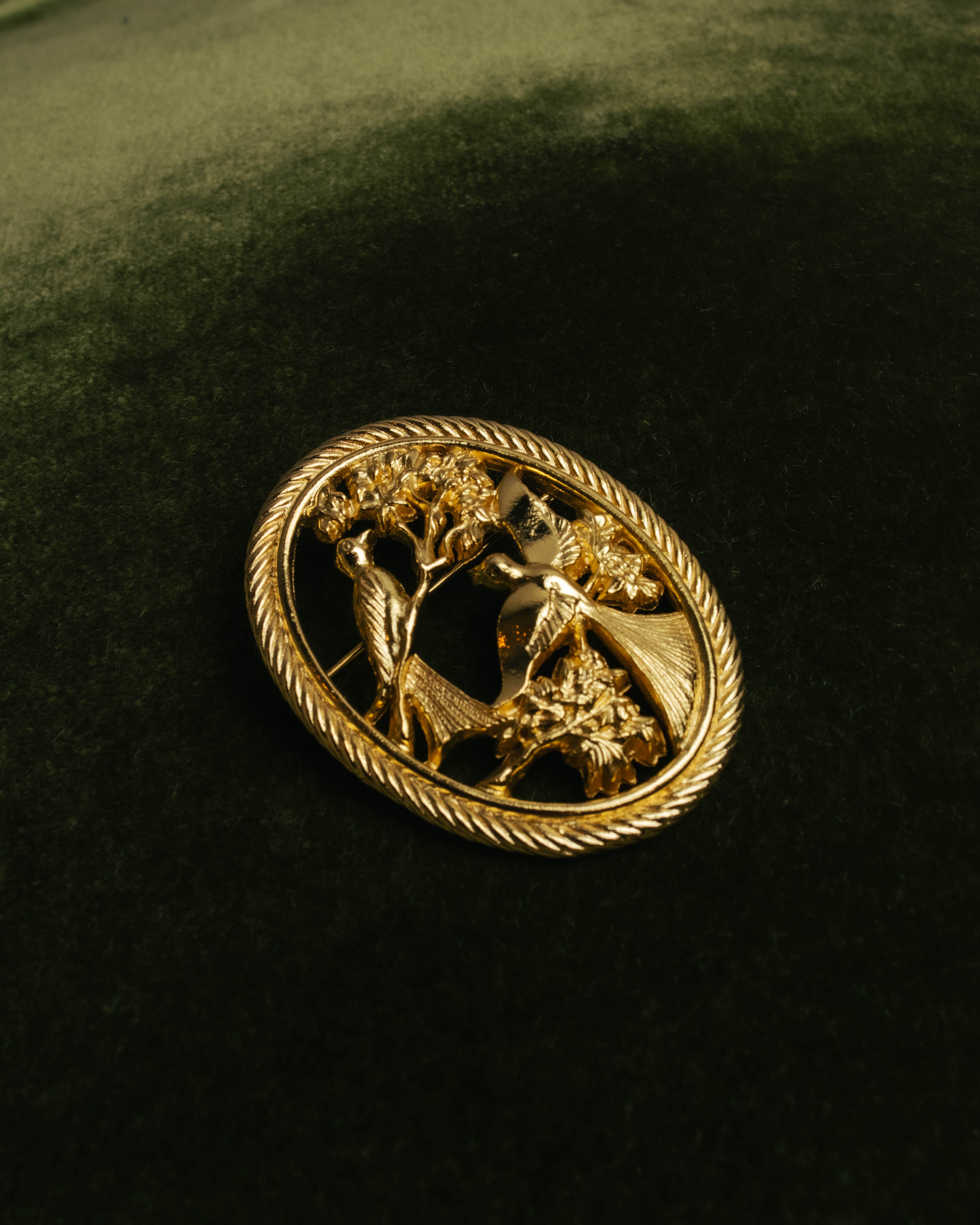 "SANDOR" 40's-70's Gold tone bird motif brooch