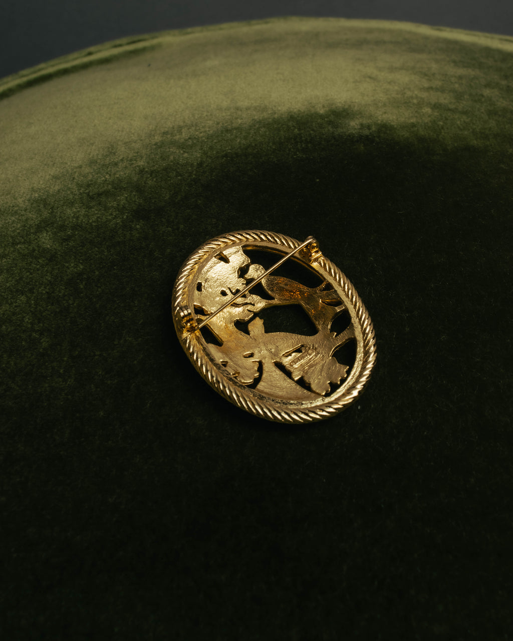 "SANDOR" 40's-70's Gold tone bird motif brooch