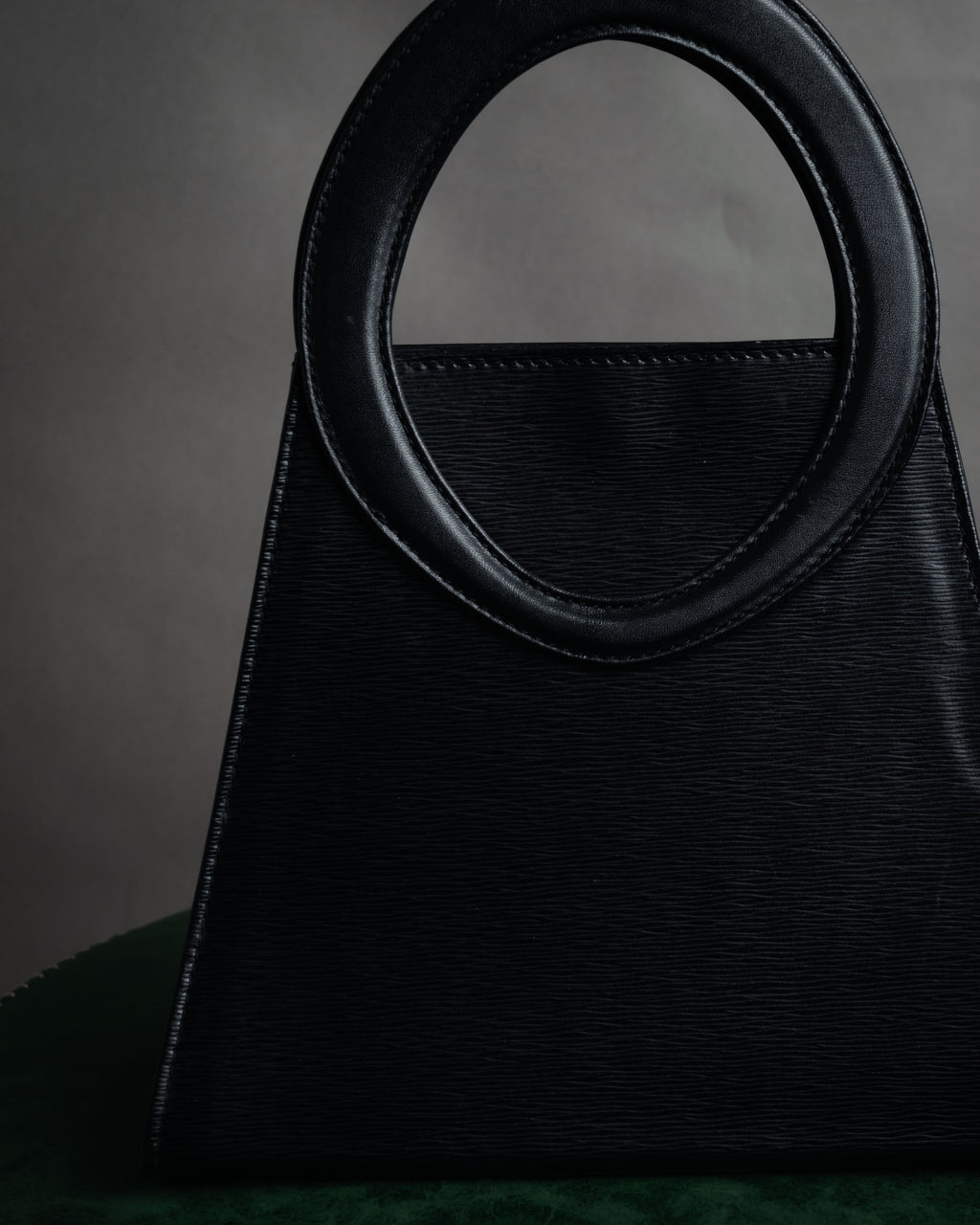 –SPECIAL– “Chloe” 90’s Sculptural trapeze top handle bag