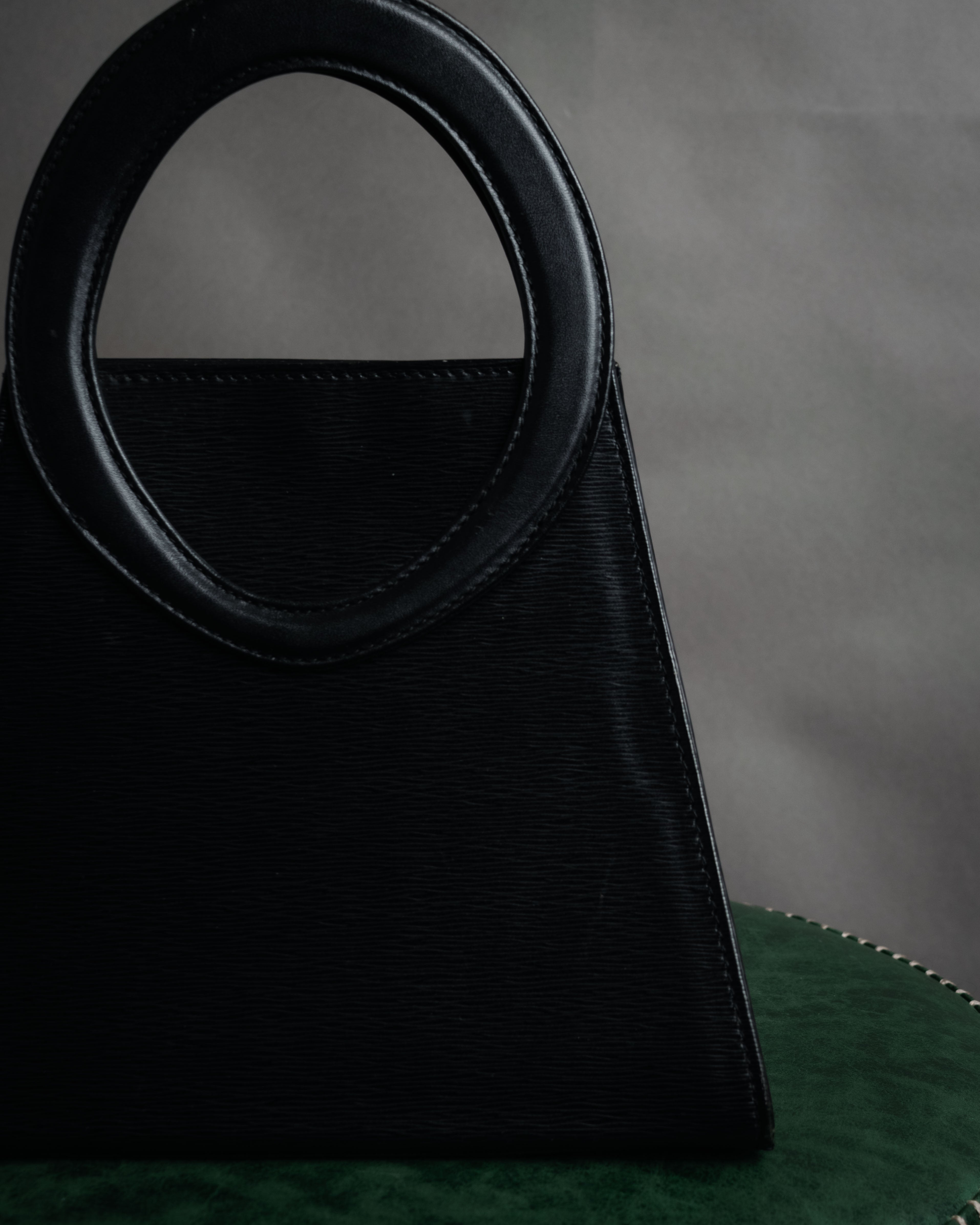 –SPECIAL– “Chloe” 90’s Sculptural trapeze top handle bag