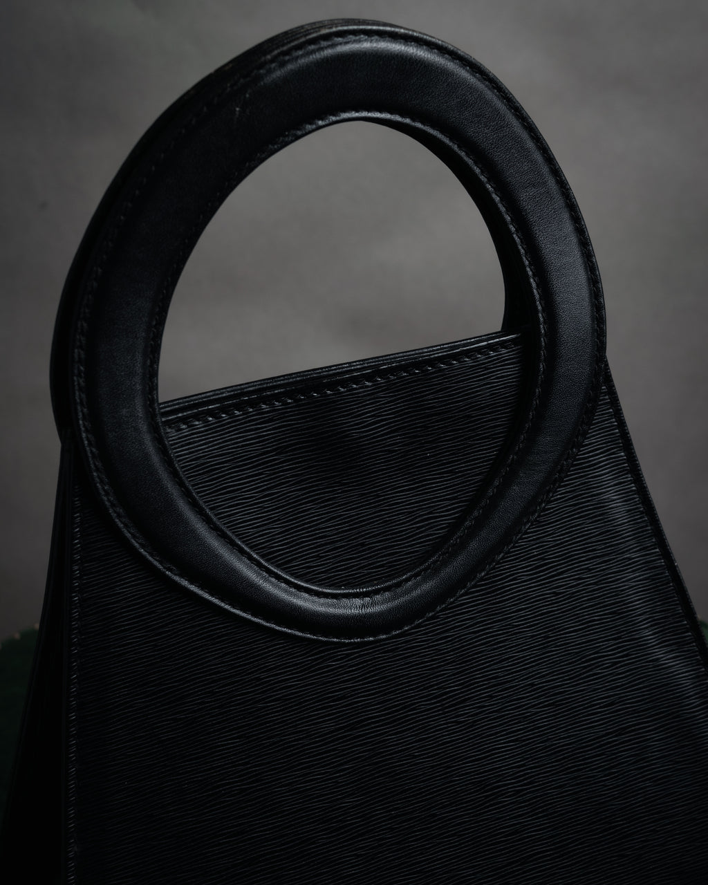 –SPECIAL– “Chloe” 90’s Sculptural trapeze top handle bag