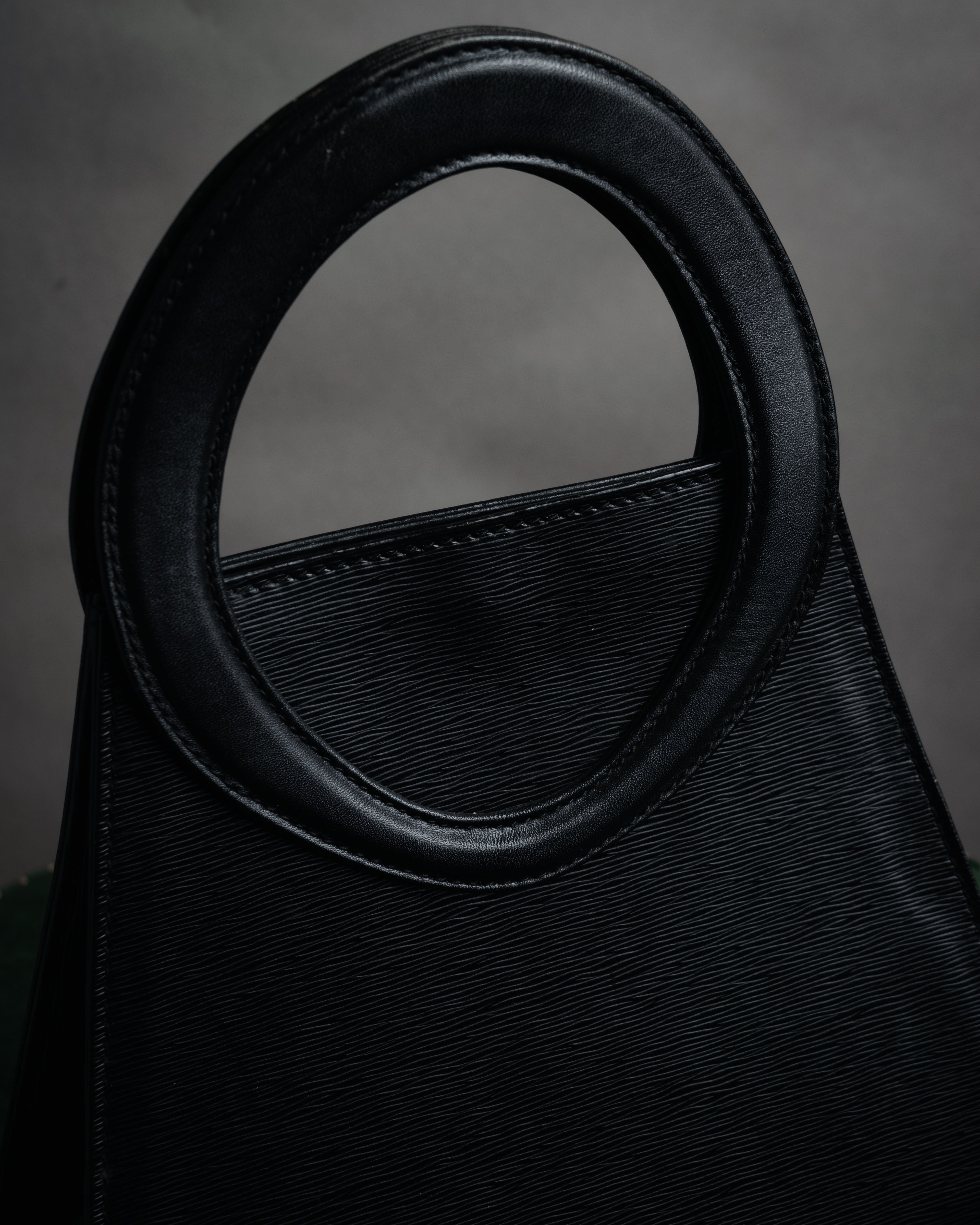 –SPECIAL– “Chloe” 90’s Sculptural trapeze top handle bag