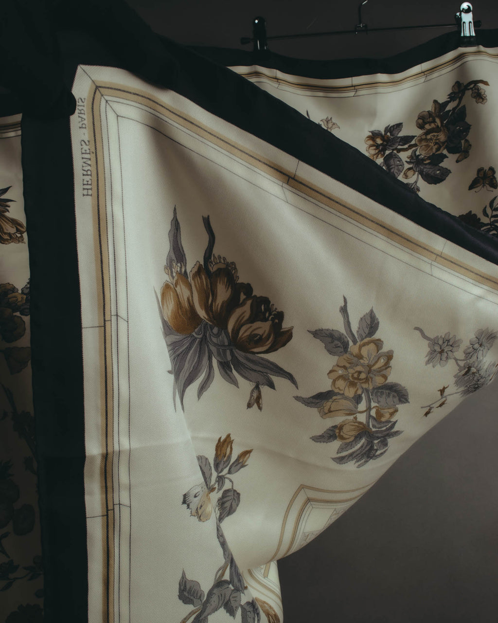 "Hermès" 90's-00's Classic quai aux fleurs silk scarf