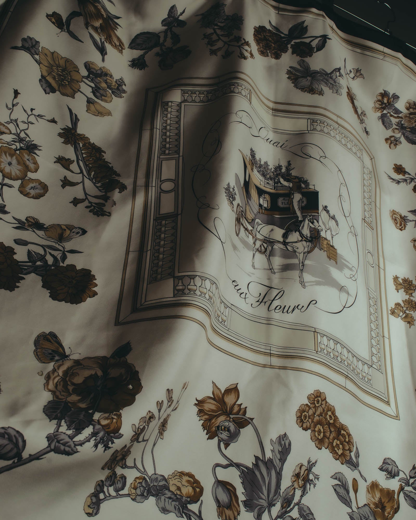 "Hermès" 90's-00's Classic quai aux fleurs silk scarf