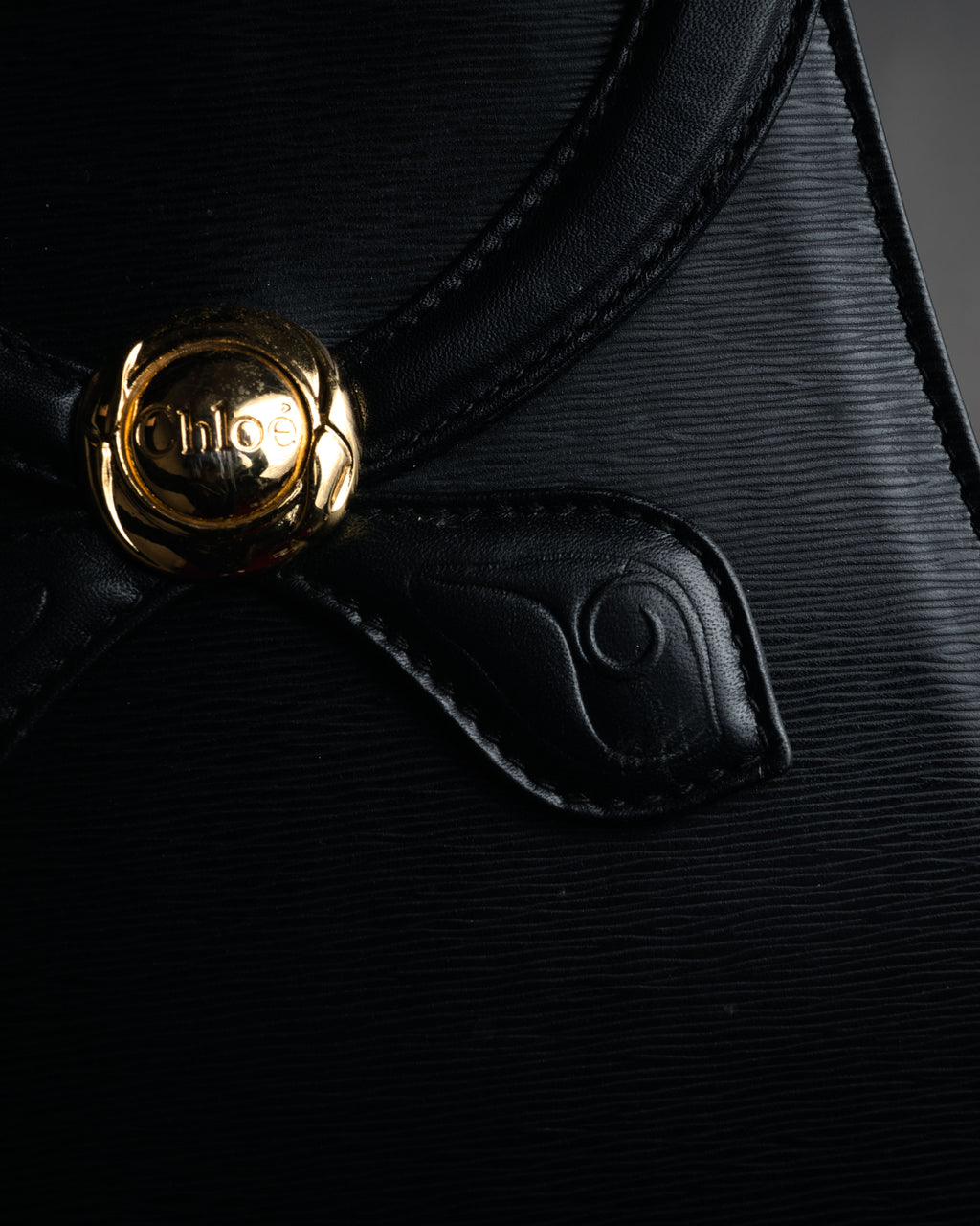 –SPECIAL– “Chloe” 90’s Sculptural trapeze top handle bag