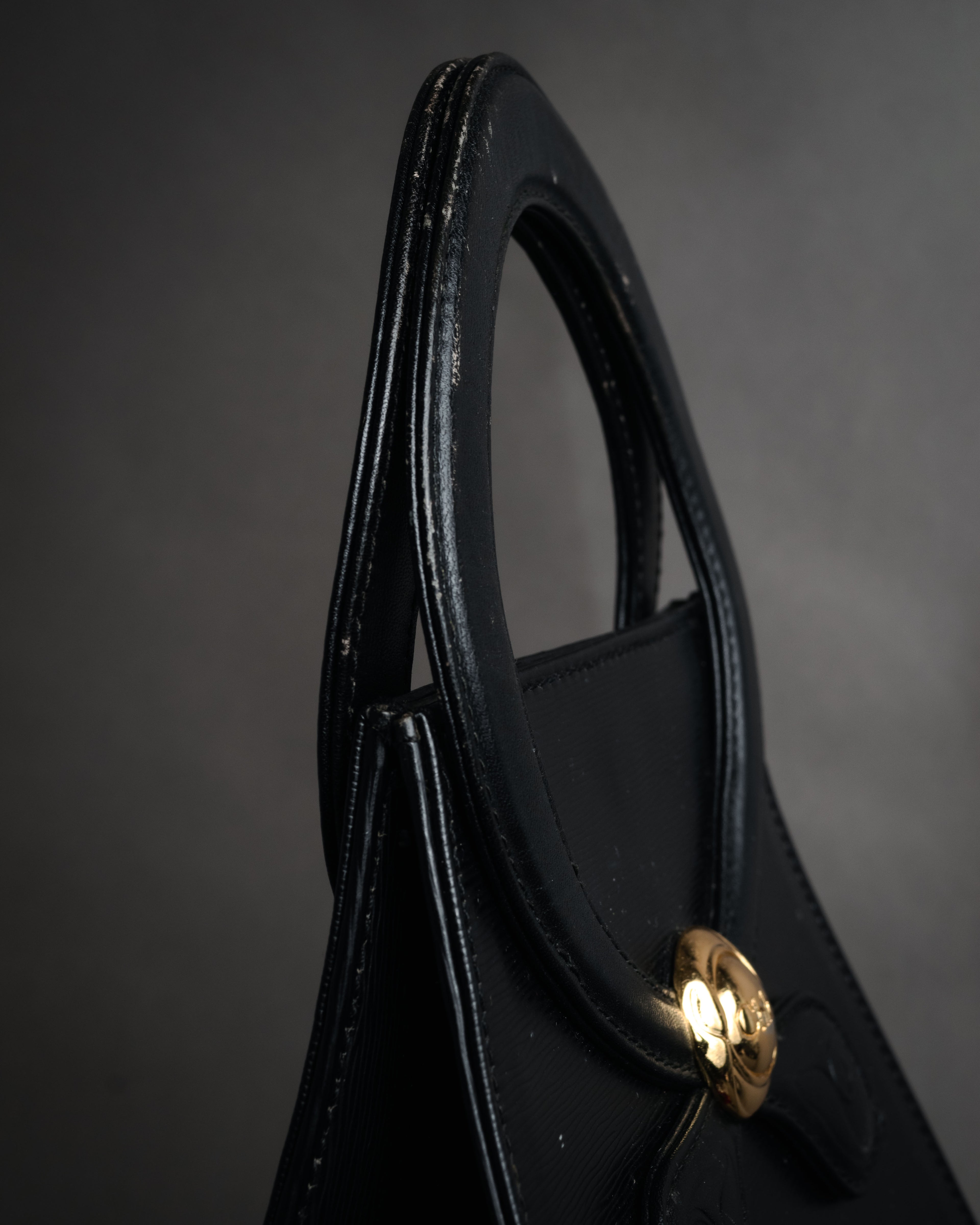 –SPECIAL– “Chloe” 90’s Sculptural trapeze top handle bag