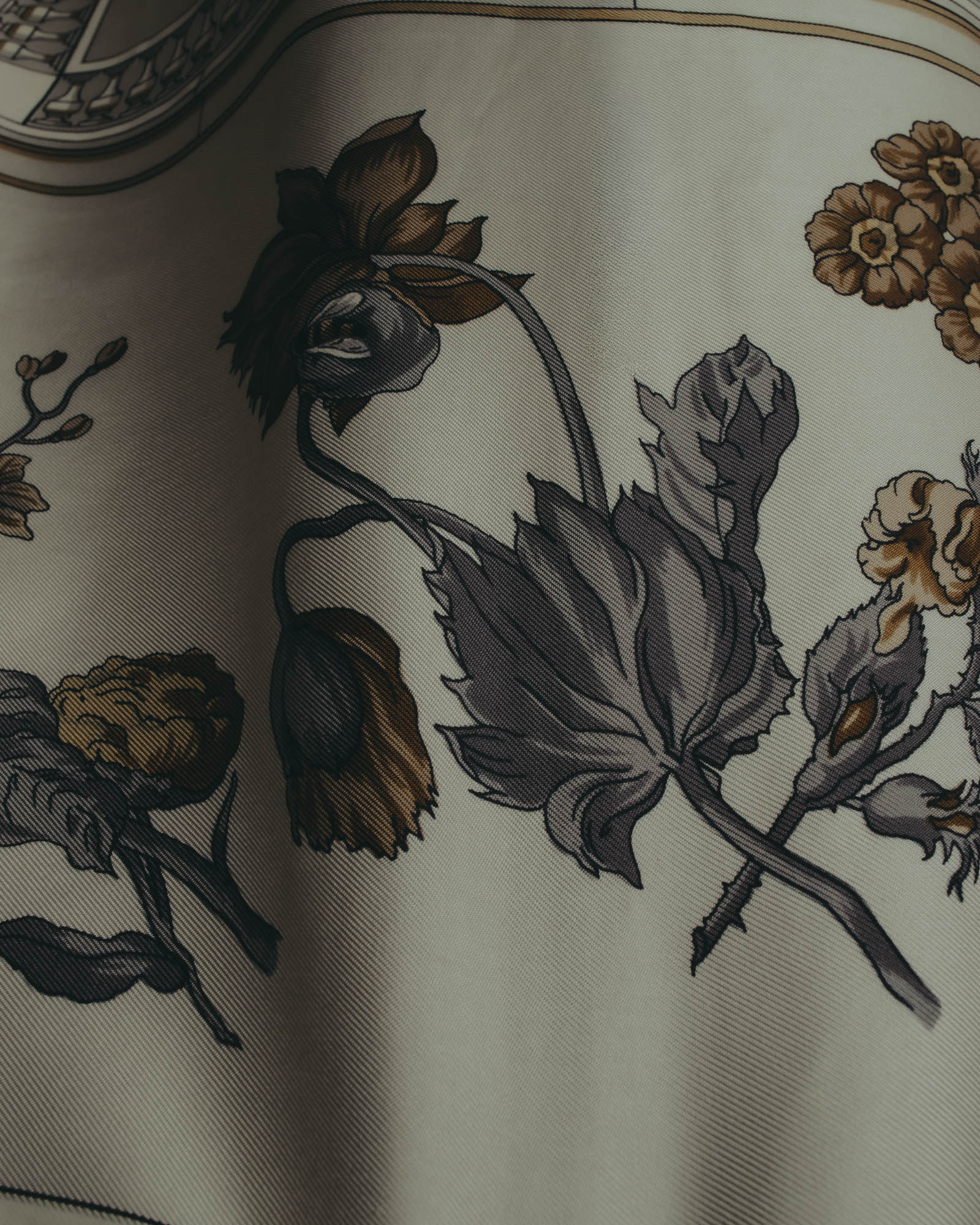 "Hermès" 90's-00's Classic quai aux fleurs silk scarf