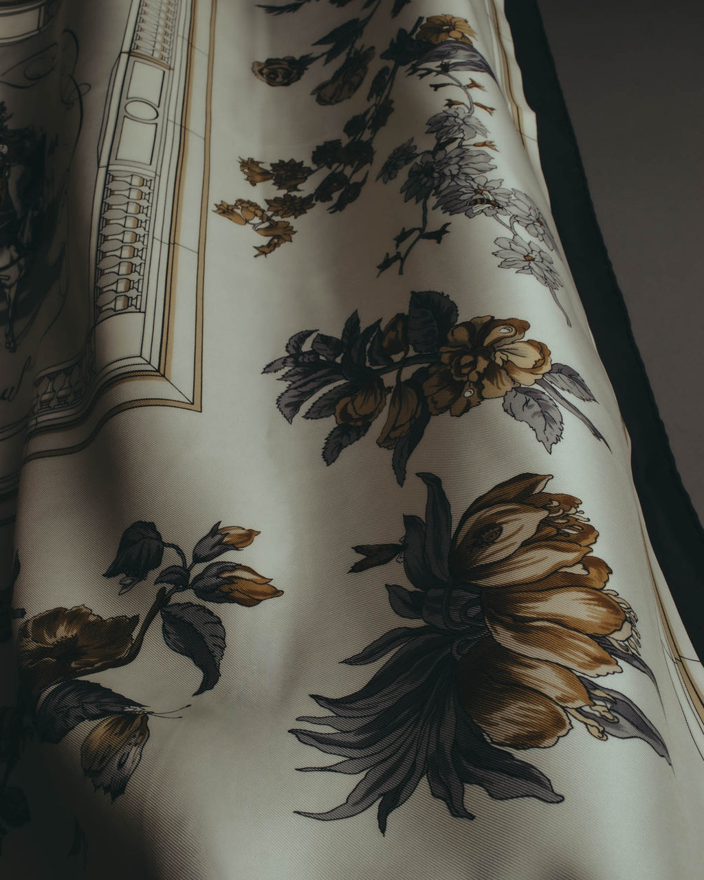 "Hermès" 90's-00's Classic quai aux fleurs silk scarf