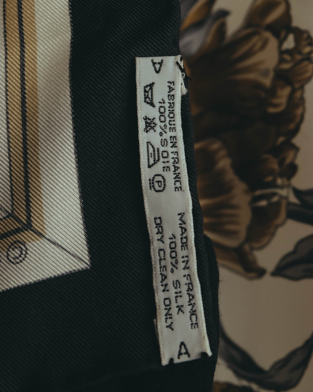"Hermès" 90's-00's Classic quai aux fleurs silk scarf