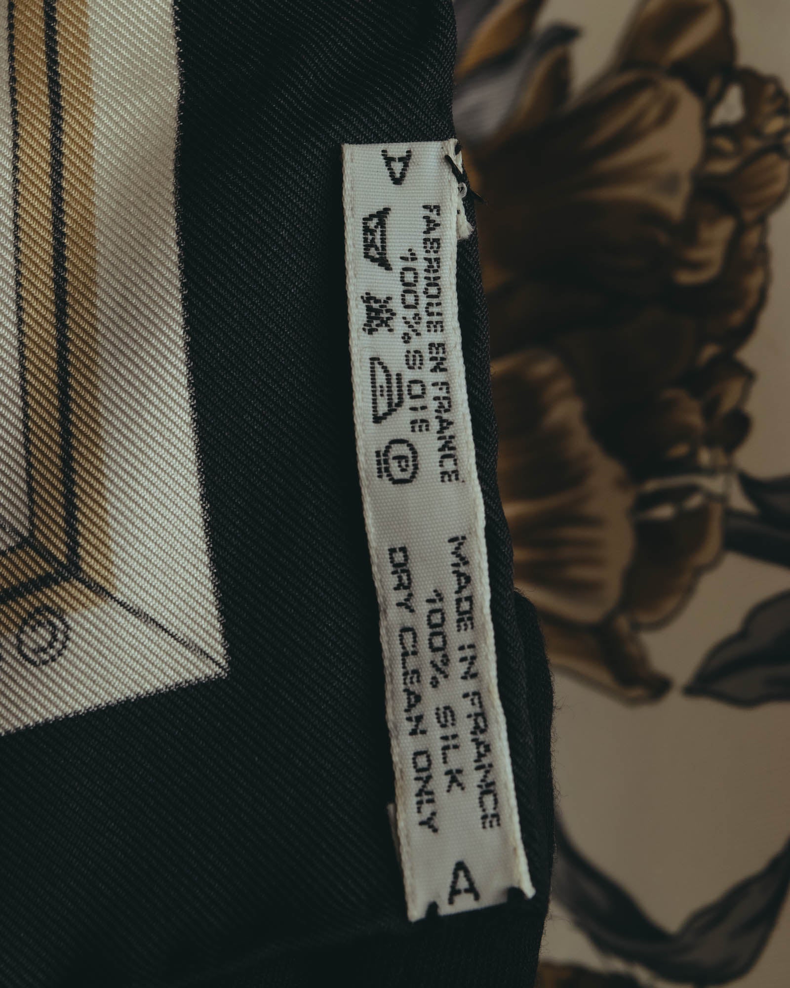 "Hermès" 90's-00's Classic quai aux fleurs silk scarf