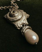 “KENZO” 80’s-90’s Sculptural shell pearl pendant necklace
