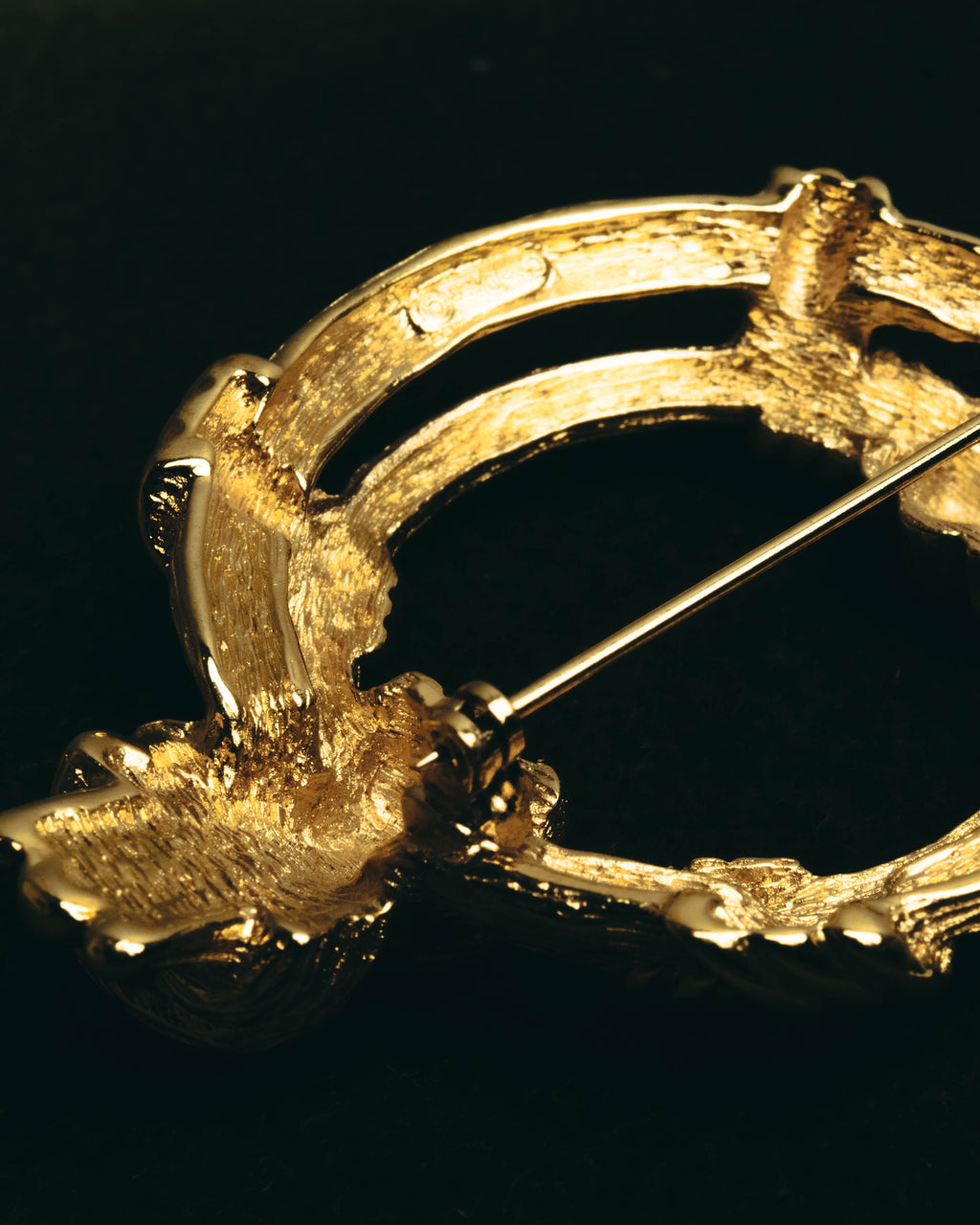 "Christian Dior" 80's-90's Sculptural gold tone ribbon brooch