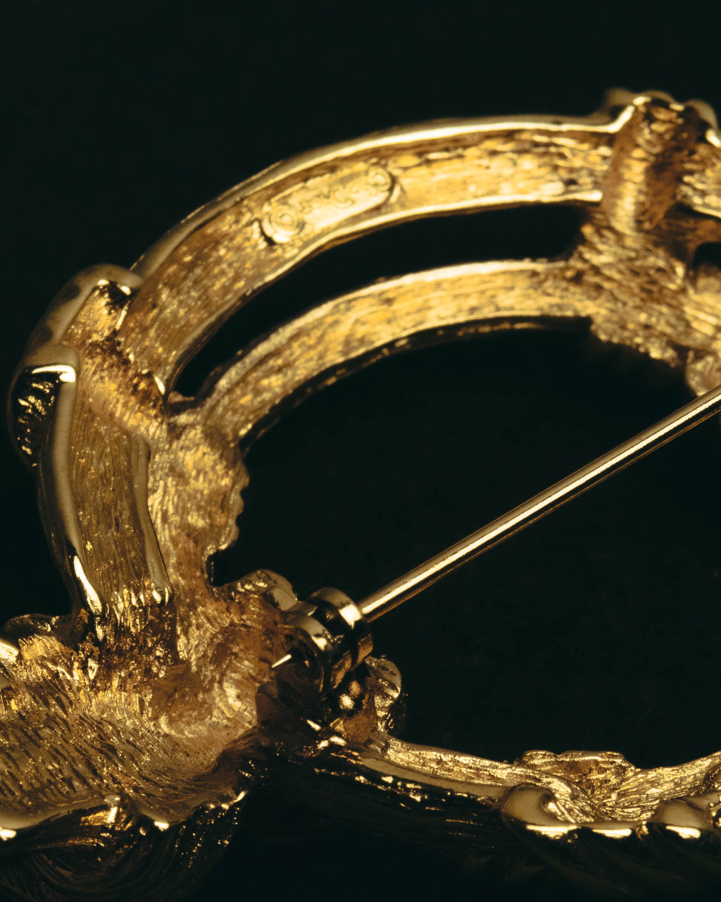 "Christian Dior" 80's-90's Sculptural gold tone ribbon brooch