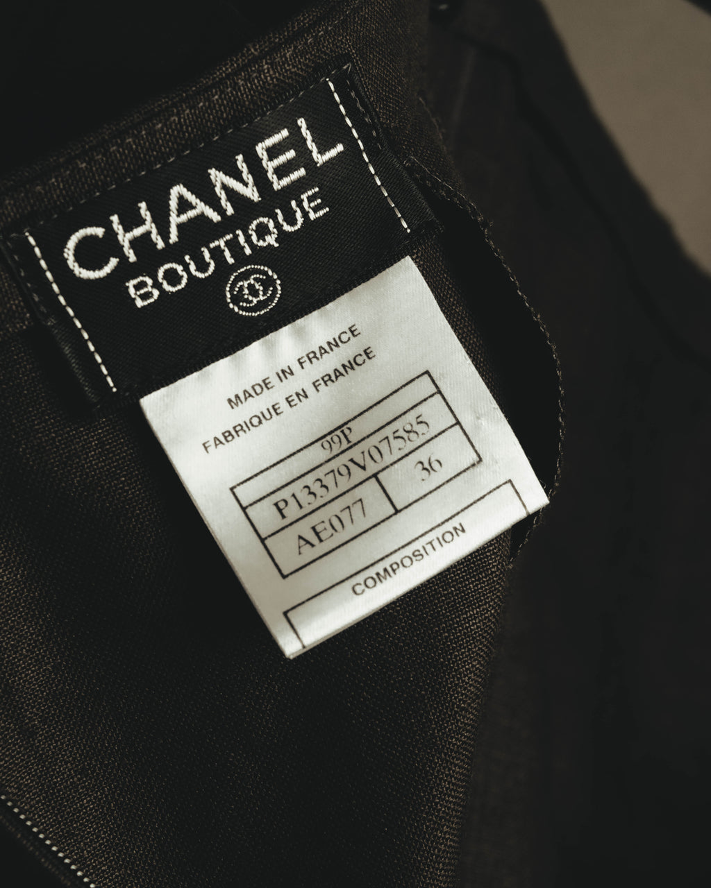 CHANEL BOUTIQUEのブランドタグと、99P・サイズ36・MADE IN FRANCE表記を確認できる品質タグのカット。