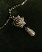 “KENZO” 80’s-90’s Sculptural shell pearl pendant necklace