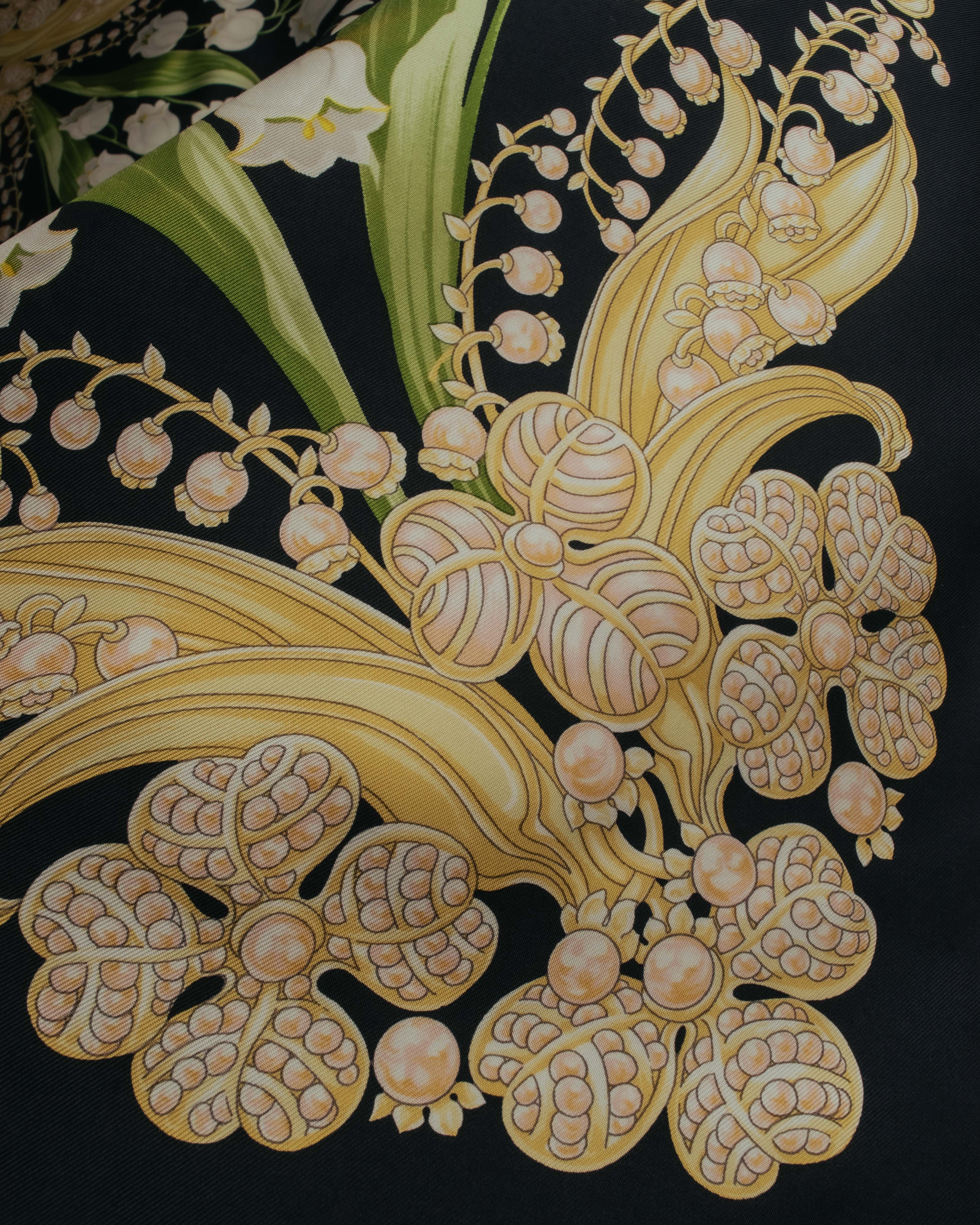 “Christian Dior” 90’s-00’s Lily of the valley silk scarf