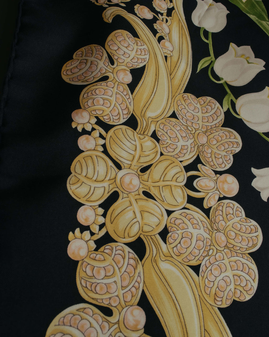 “Christian Dior” 90’s-00’s Lily of the valley silk scarf