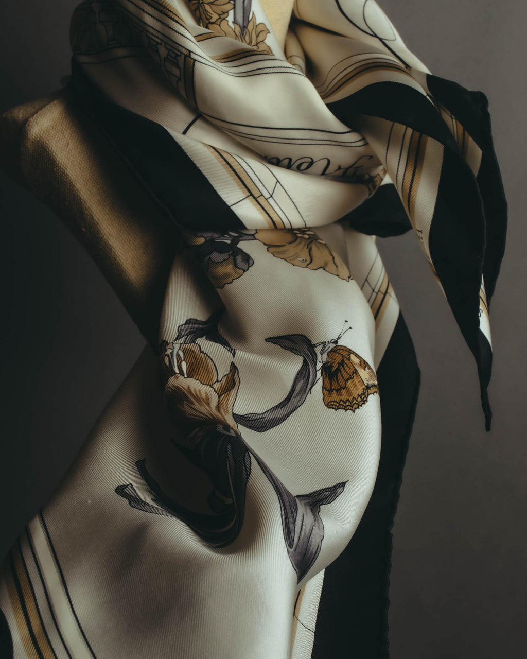 "Hermès" 90's-00's Classic quai aux fleurs silk scarf
