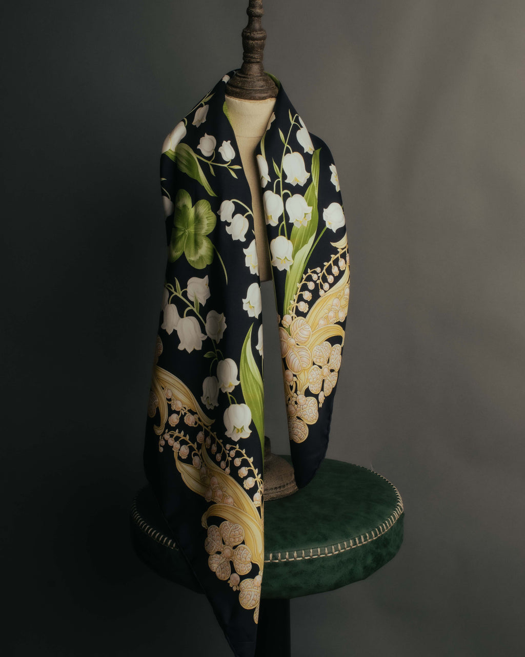 “Christian Dior” 90’s-00’s Lily of the valley silk scarf