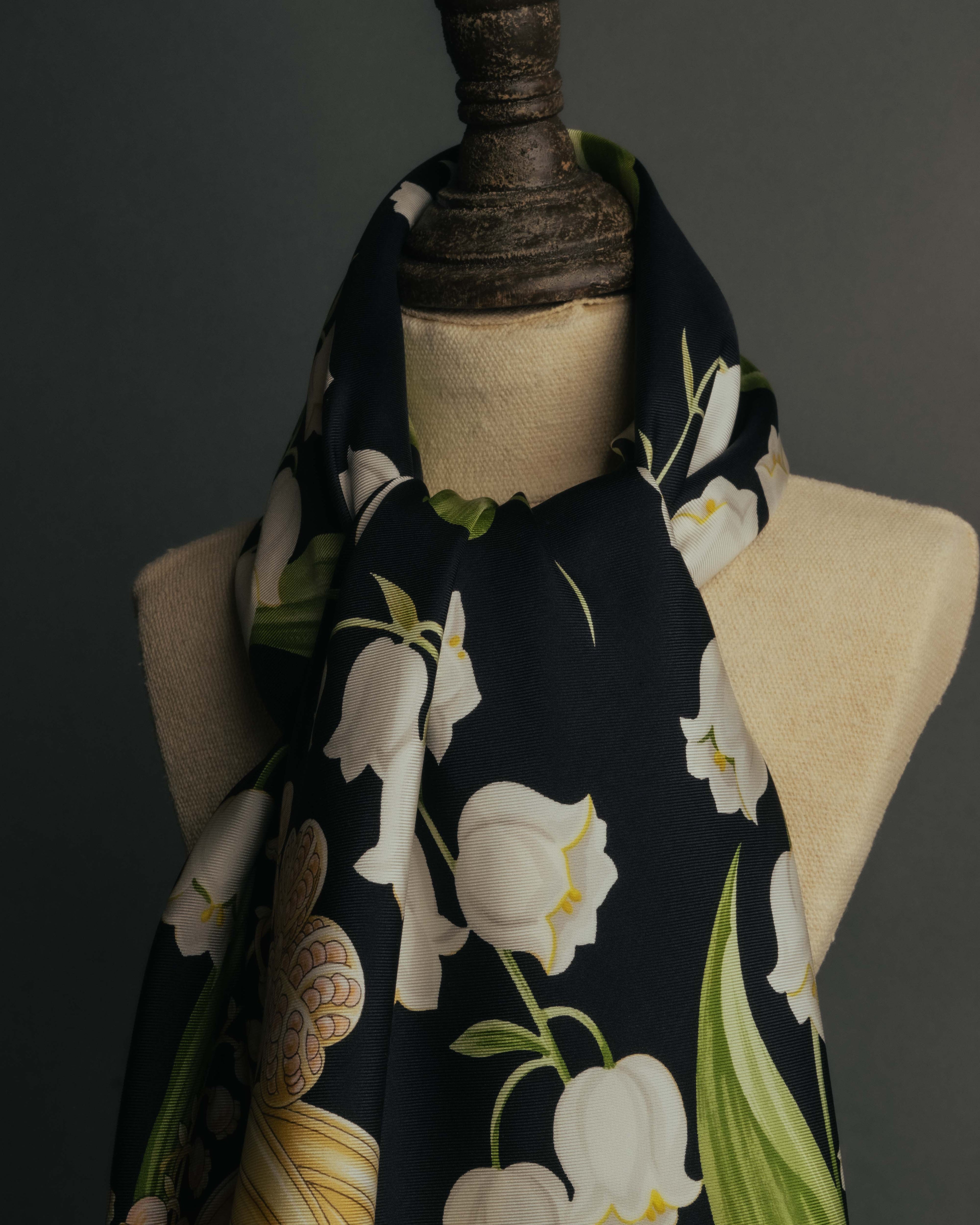 “Christian Dior” 90’s-00’s Lily of the valley silk scarf