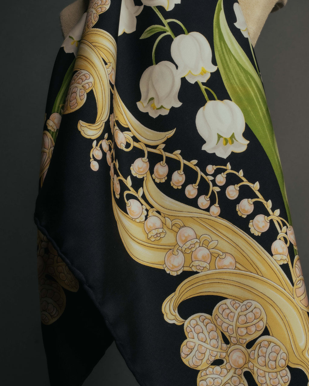 “Christian Dior” 90’s-00’s Lily of the valley silk scarf