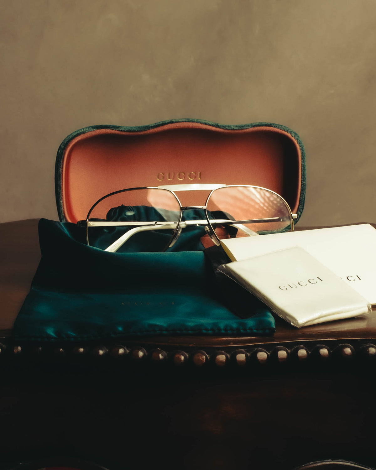 “GUCCI” 2010's Mother of pearl detail metal pilot eyewear