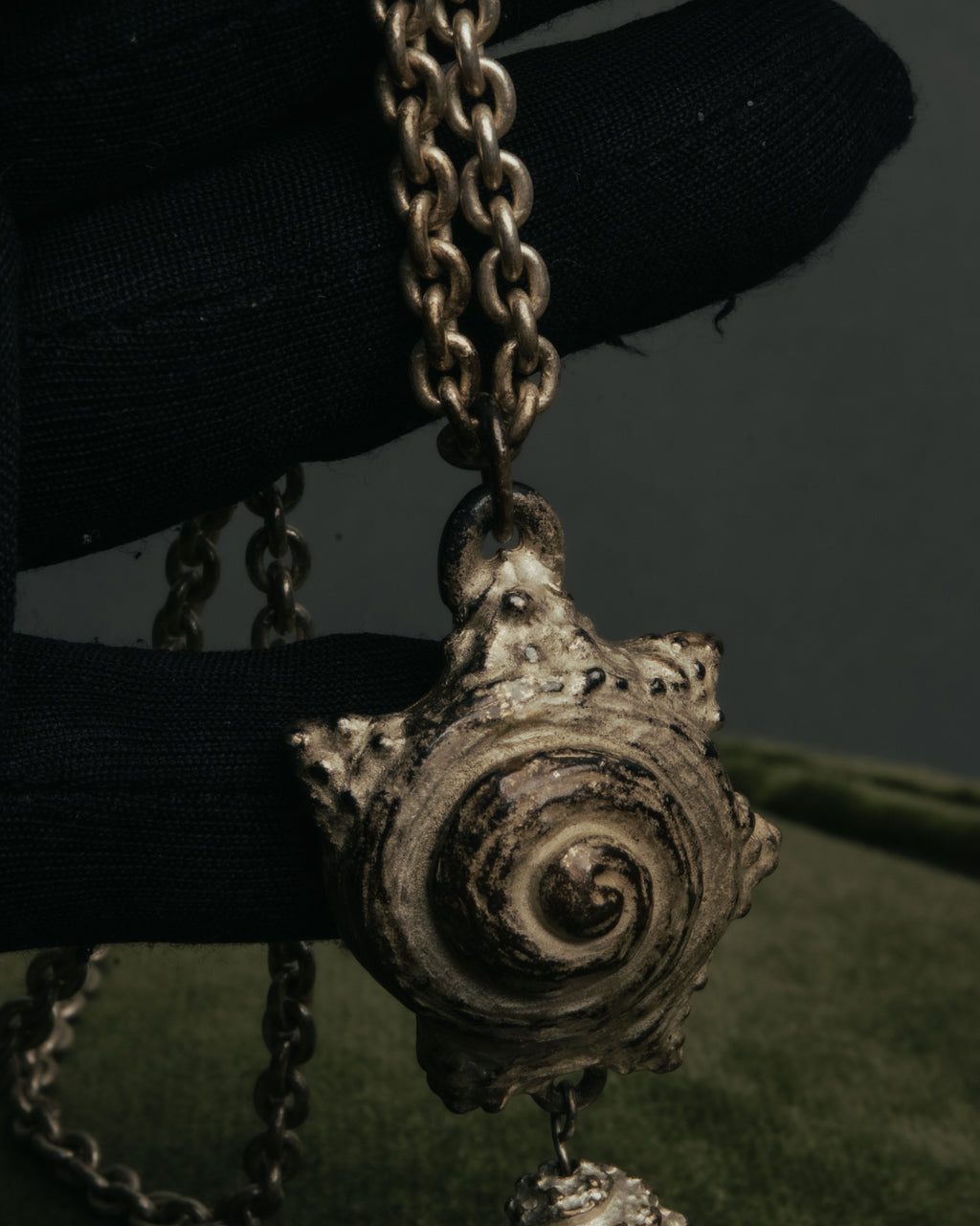 “KENZO” 80’s-90’s Sculptural shell pearl pendant necklace