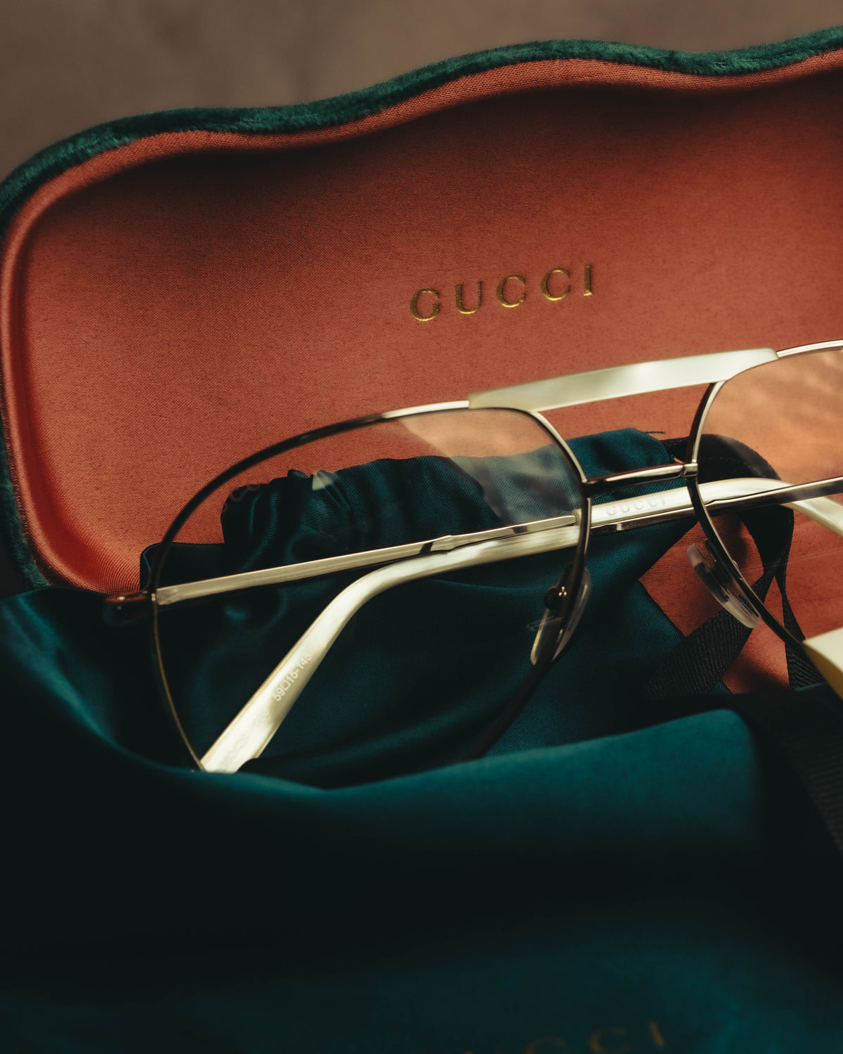 “GUCCI” 2010's Mother of pearl detail metal pilot eyewear