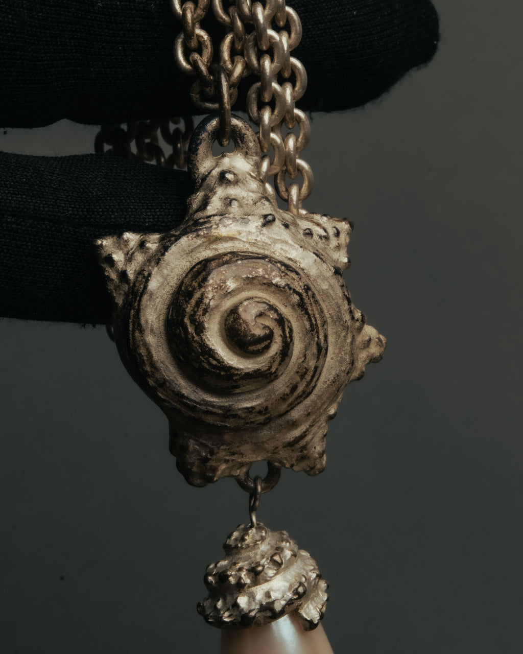 “KENZO” 80’s-90’s Sculptural shell pearl pendant necklace