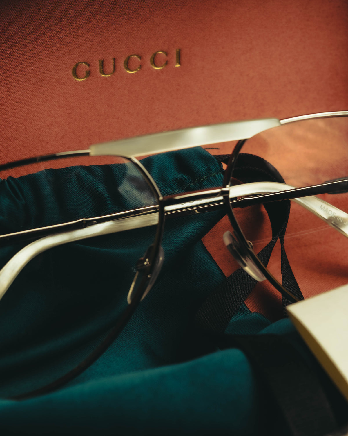 “GUCCI” 2010's Mother of pearl detail metal pilot eyewear