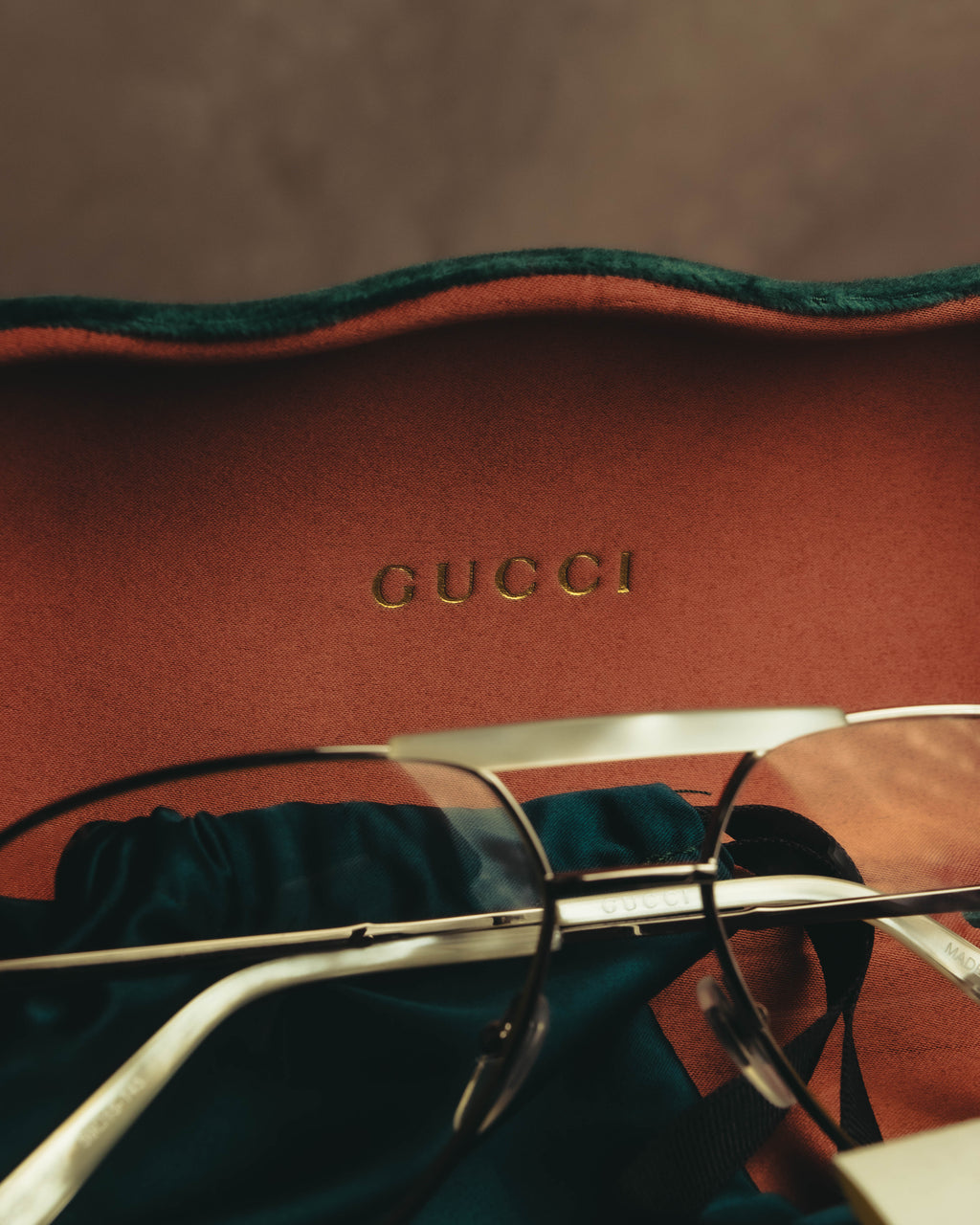 “GUCCI” 2010's Mother of pearl detail metal pilot eyewear