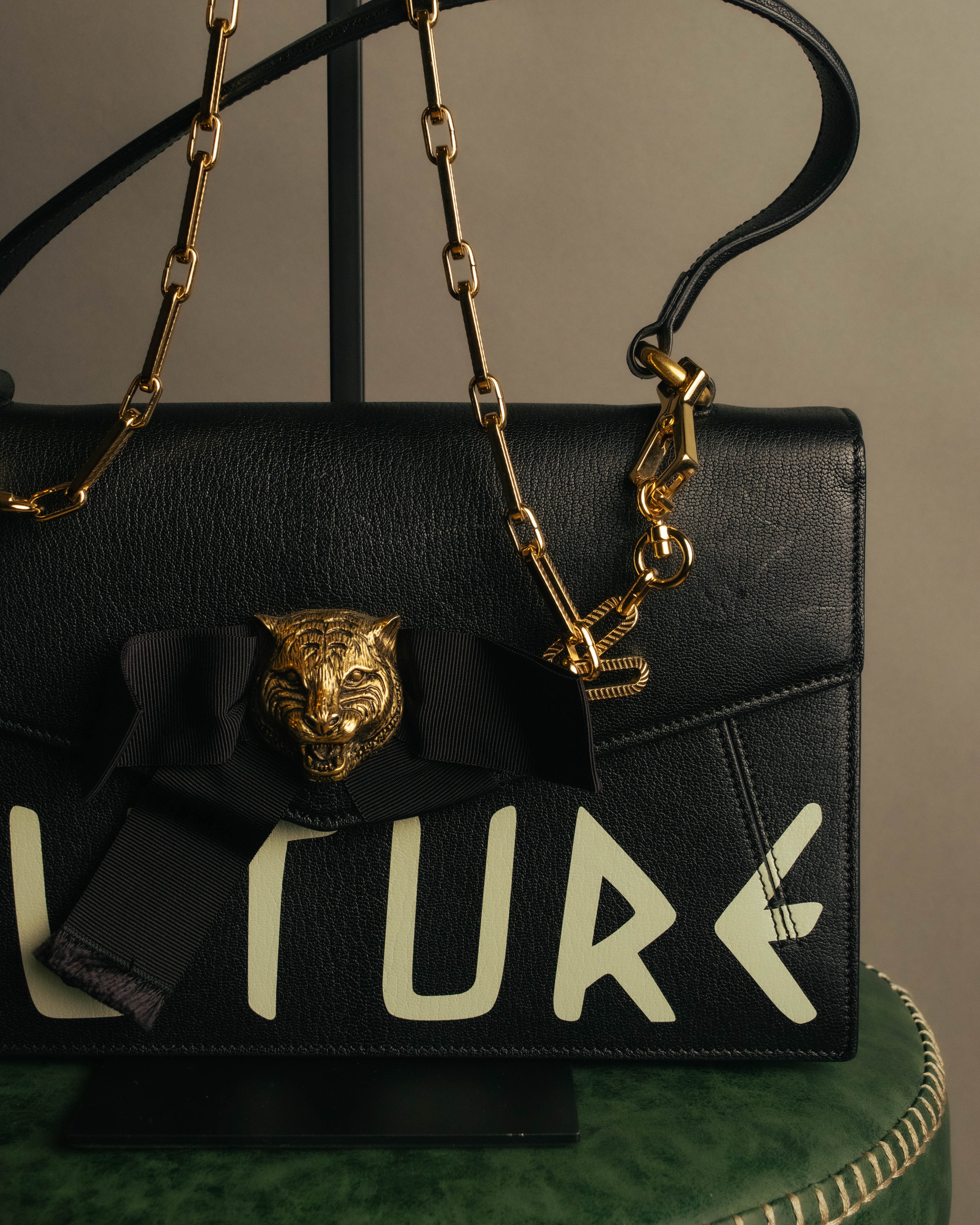 -SPECIAL- “GUCCI” Michele period Punk tiger head leather shoulder bag