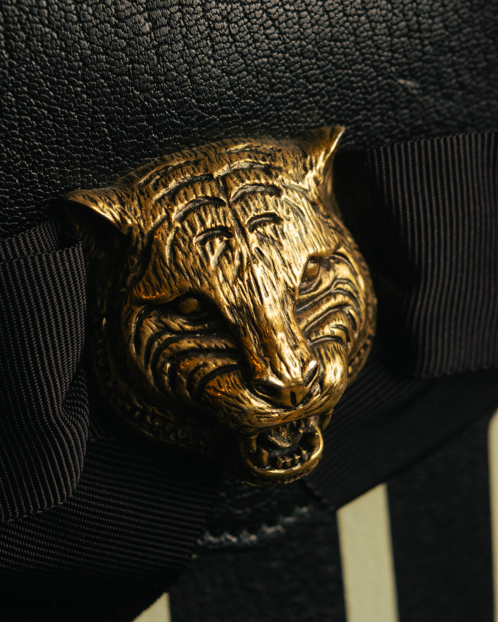 -SPECIAL- “GUCCI” Michele period Punk tiger head leather shoulder bag