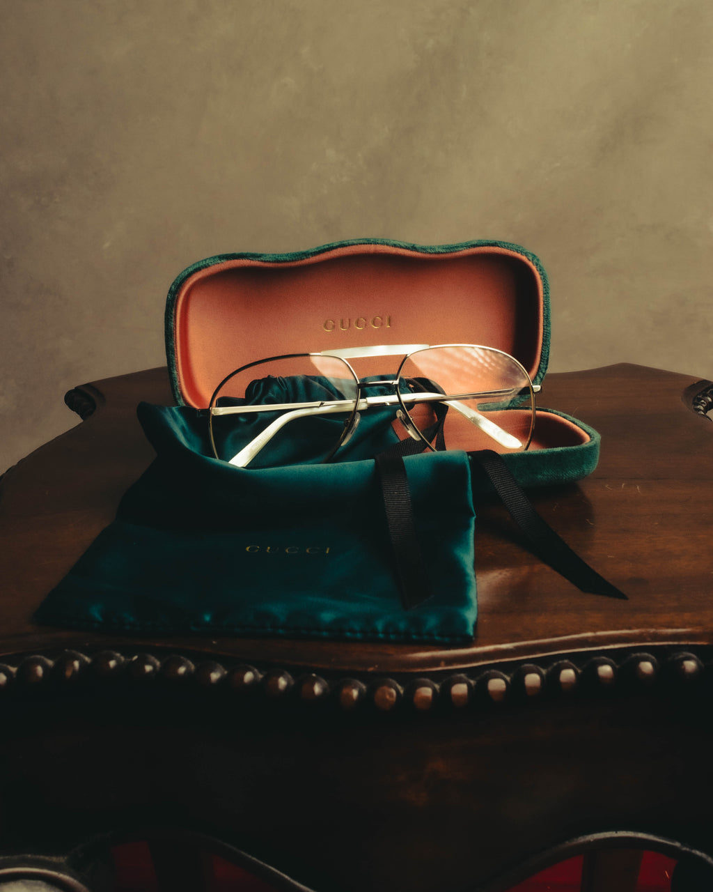 “GUCCI” 2010's Mother of pearl detail metal pilot eyewear